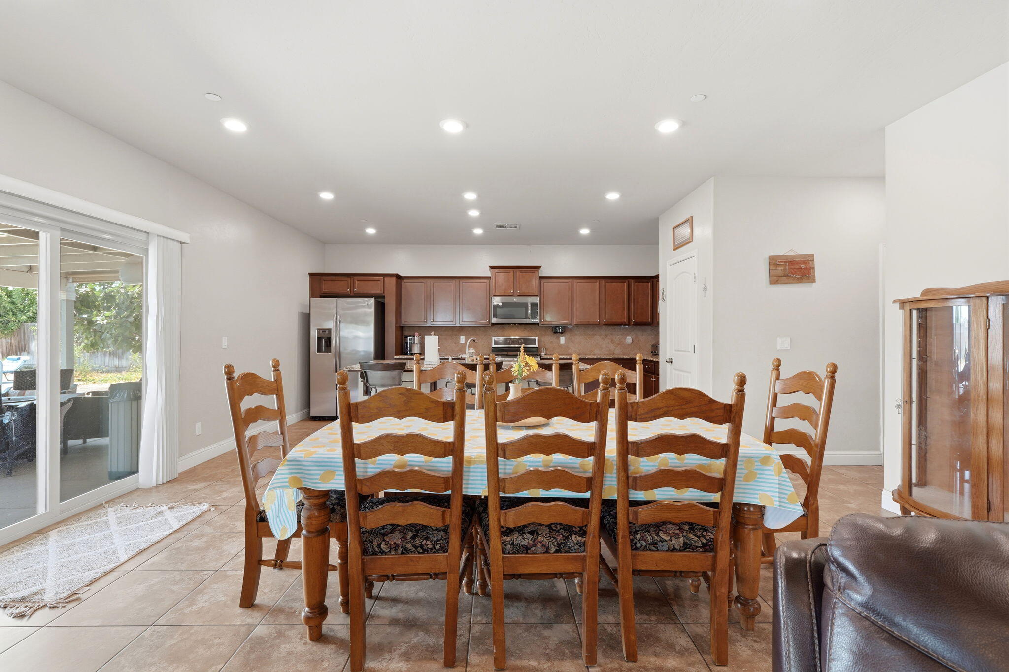 2123 W Hopkins Way, Hanford, CA 93230