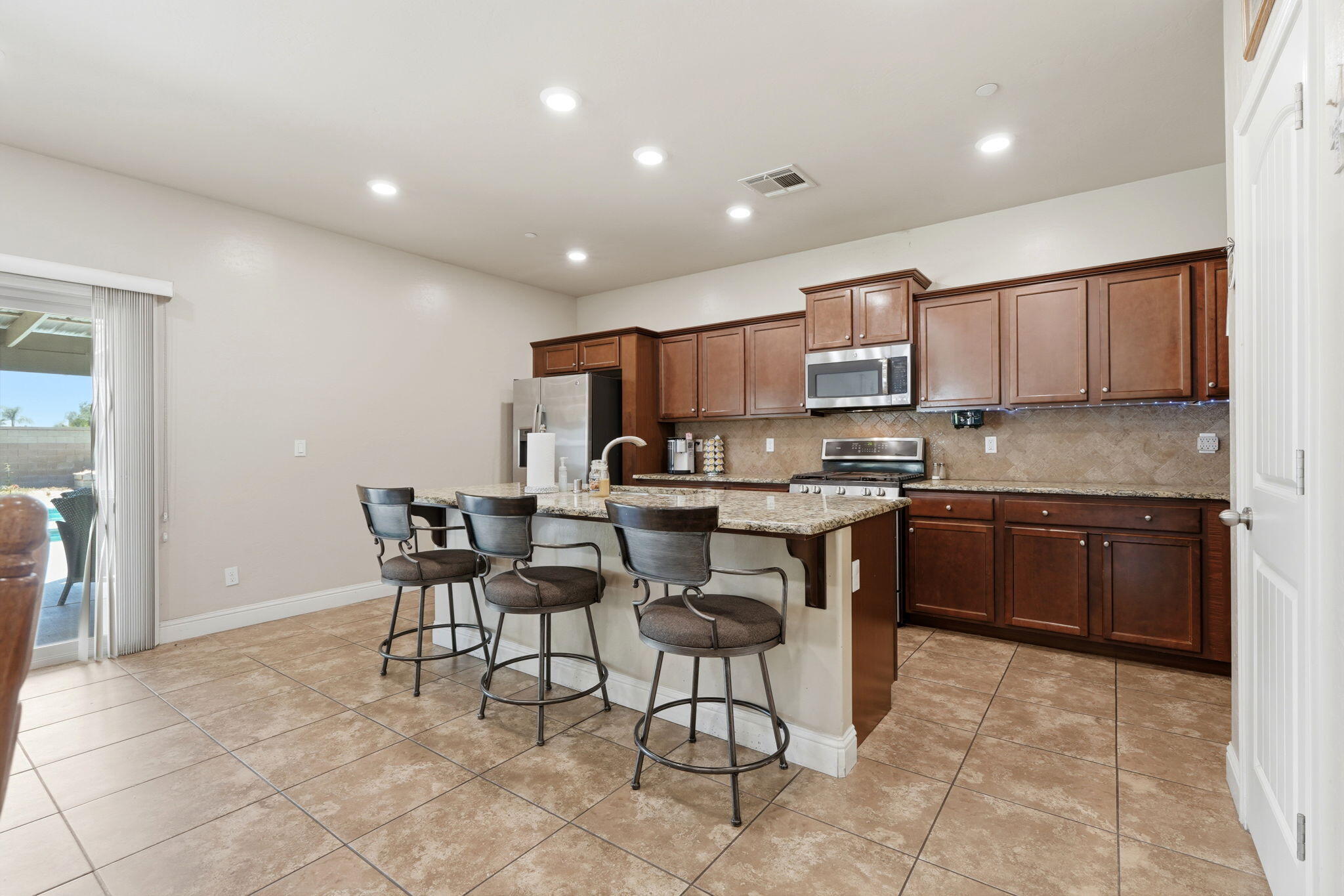 2123 W Hopkins Way, Hanford, CA 93230