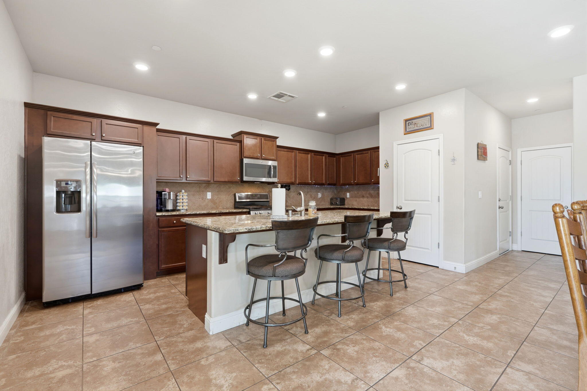 2123 W Hopkins Way, Hanford, CA 93230