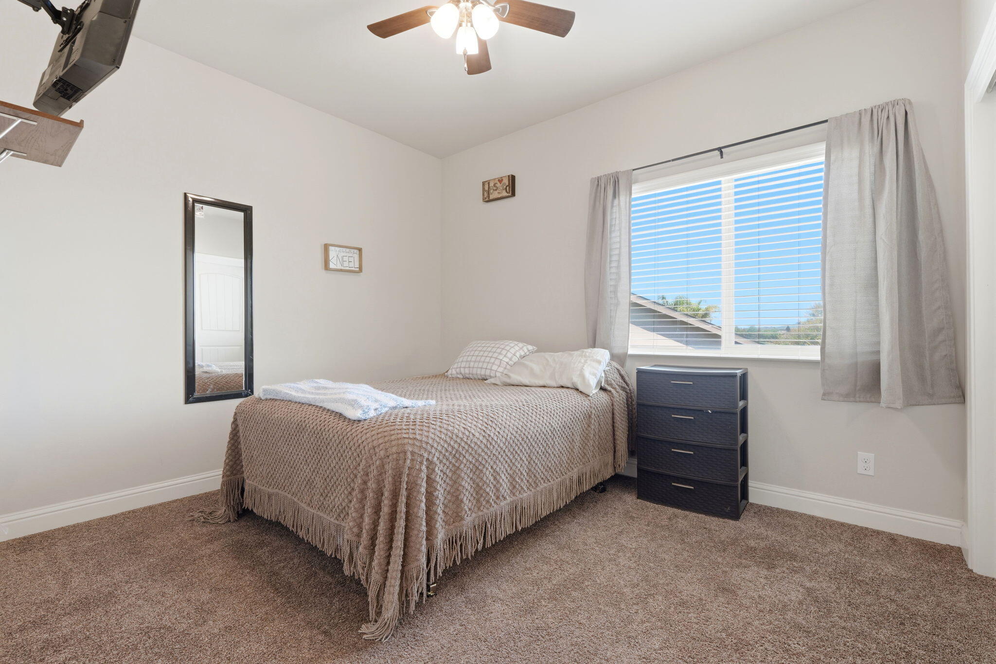 2123 W Hopkins Way, Hanford, CA 93230