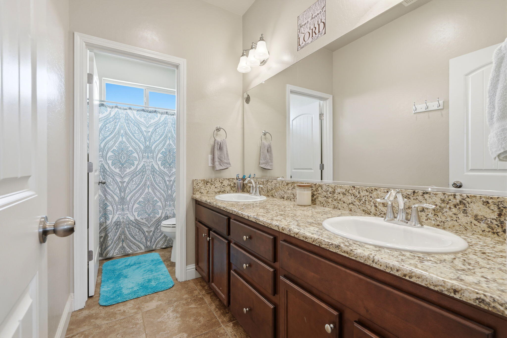 2123 W Hopkins Way, Hanford, CA 93230