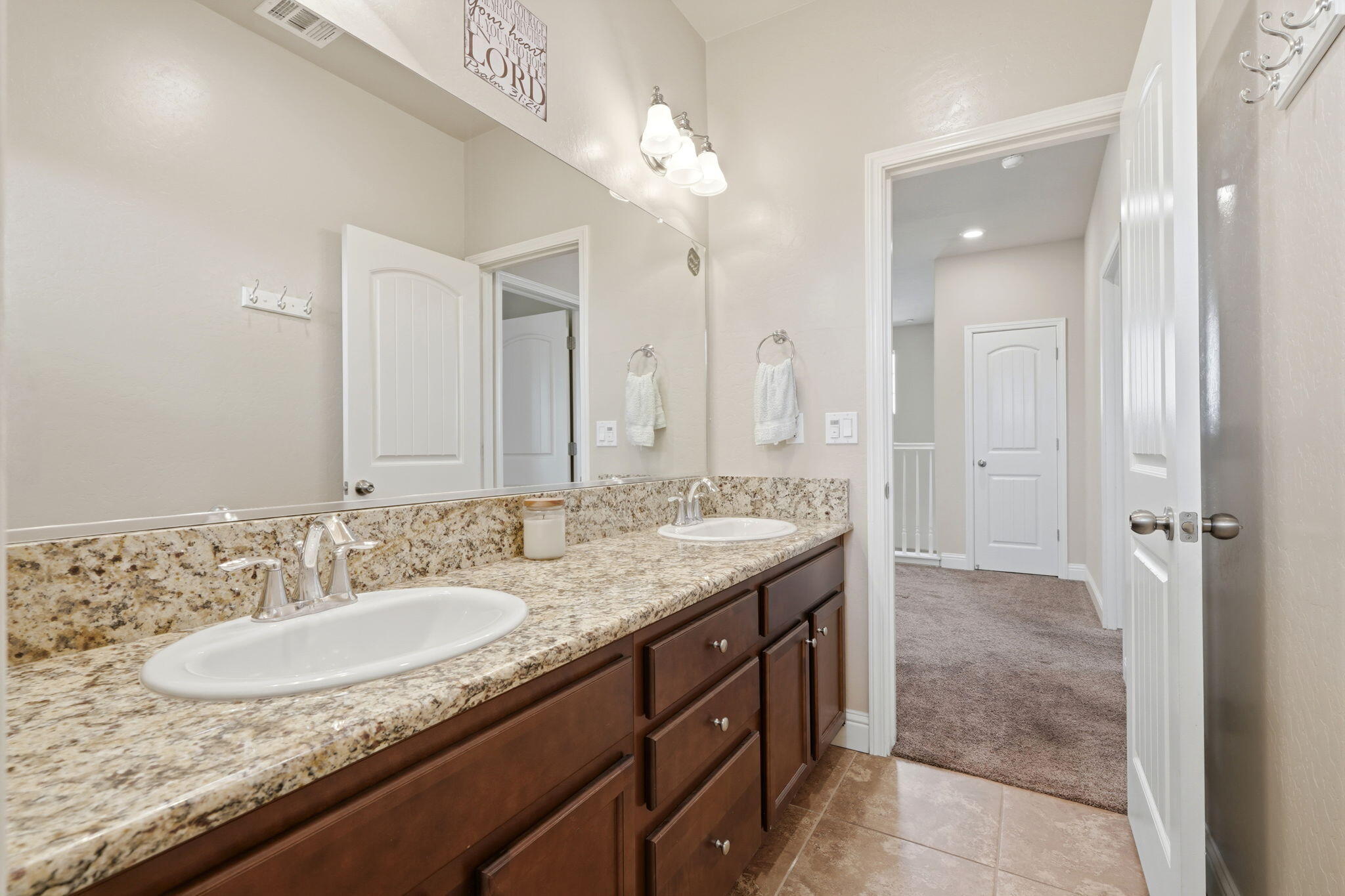 2123 W Hopkins Way, Hanford, CA 93230