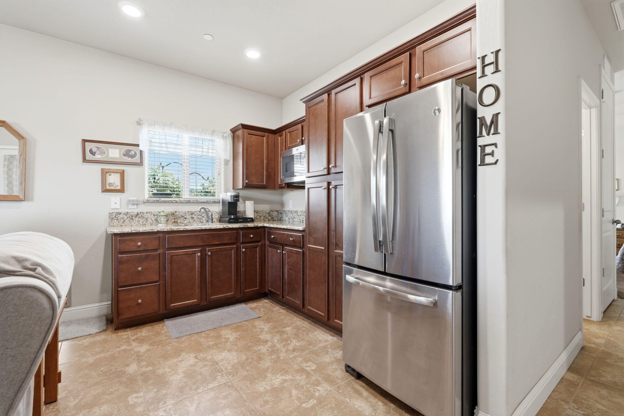 2123 W Hopkins Way, Hanford, CA 93230