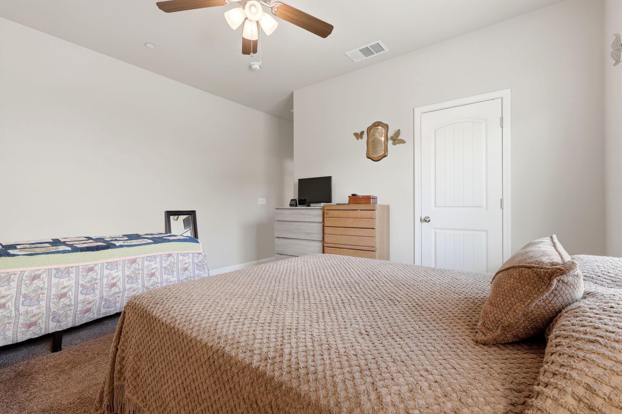 2123 W Hopkins Way, Hanford, CA 93230