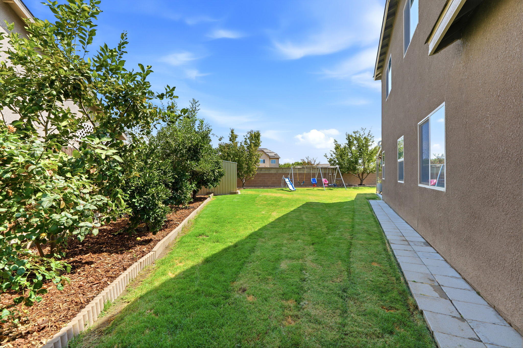 2123 W Hopkins Way, Hanford, CA 93230