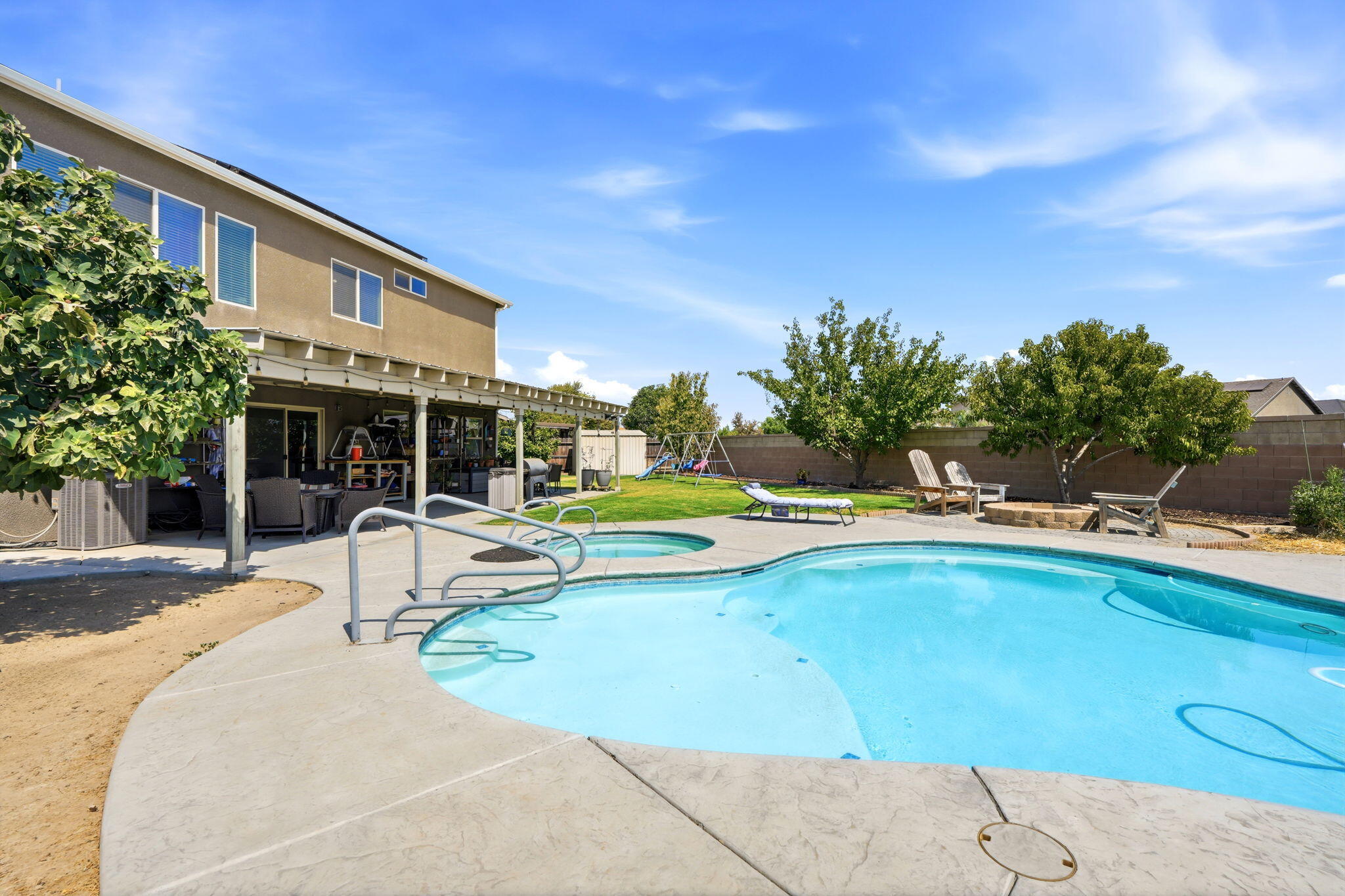 2123 W Hopkins Way, Hanford, CA 93230