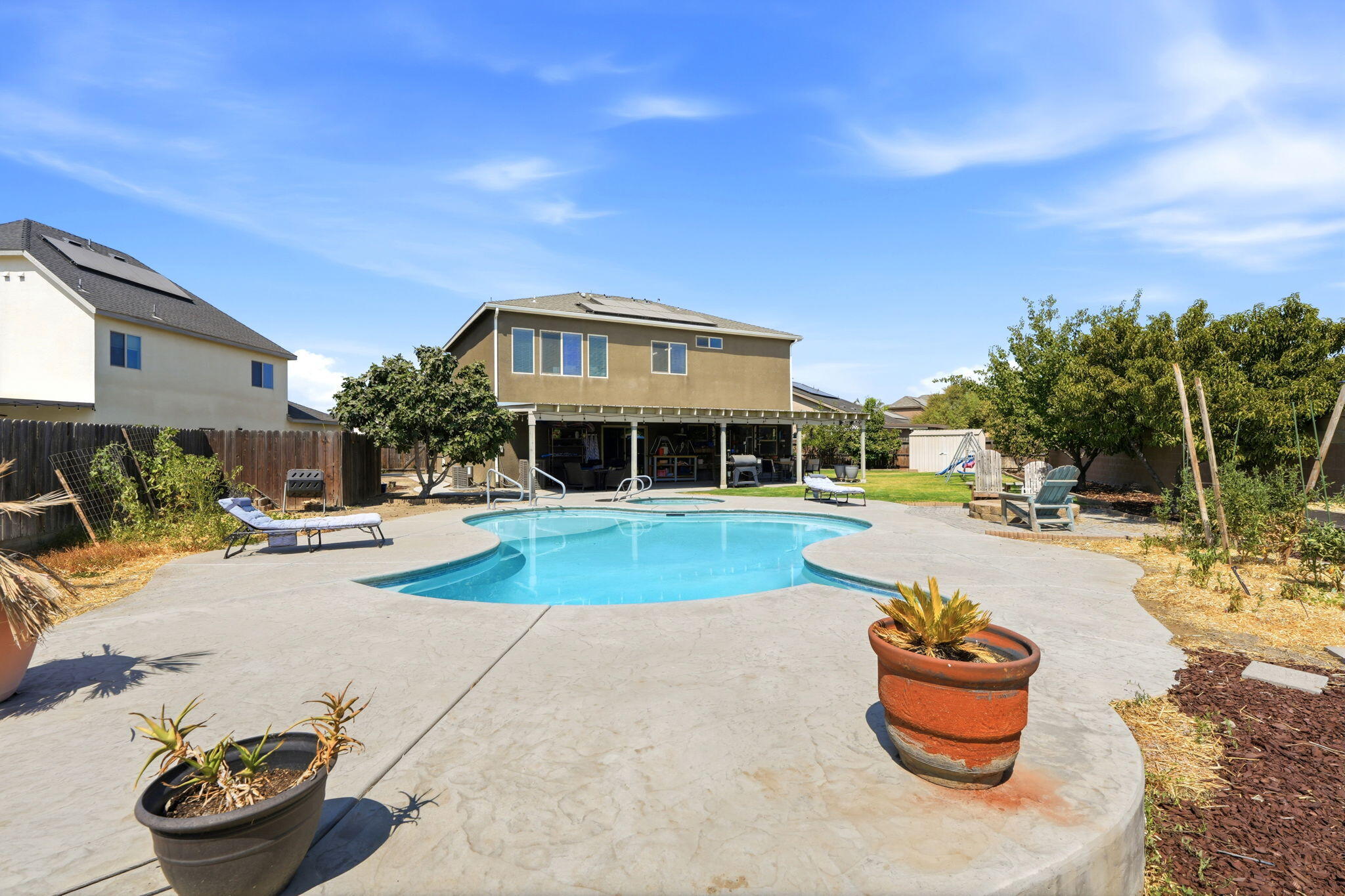 2123 W Hopkins Way, Hanford, CA 93230