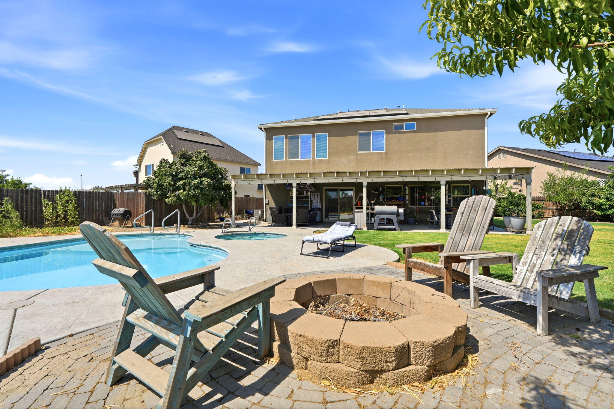 2123 W Hopkins Way, Hanford, CA 93230