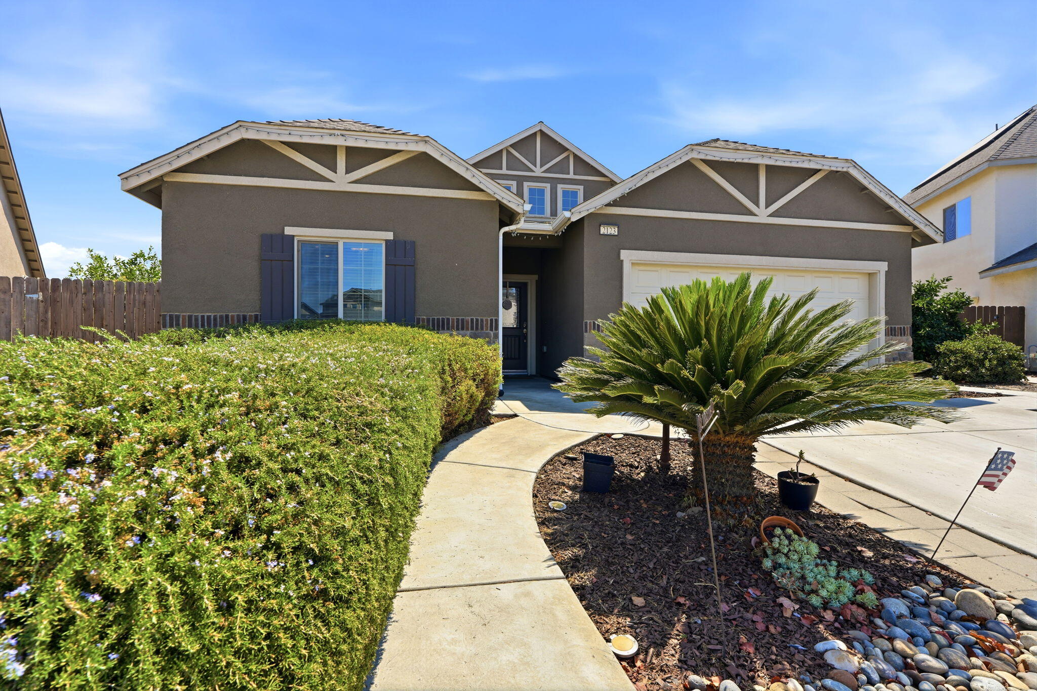 2123 W Hopkins Way, Hanford, CA 93230