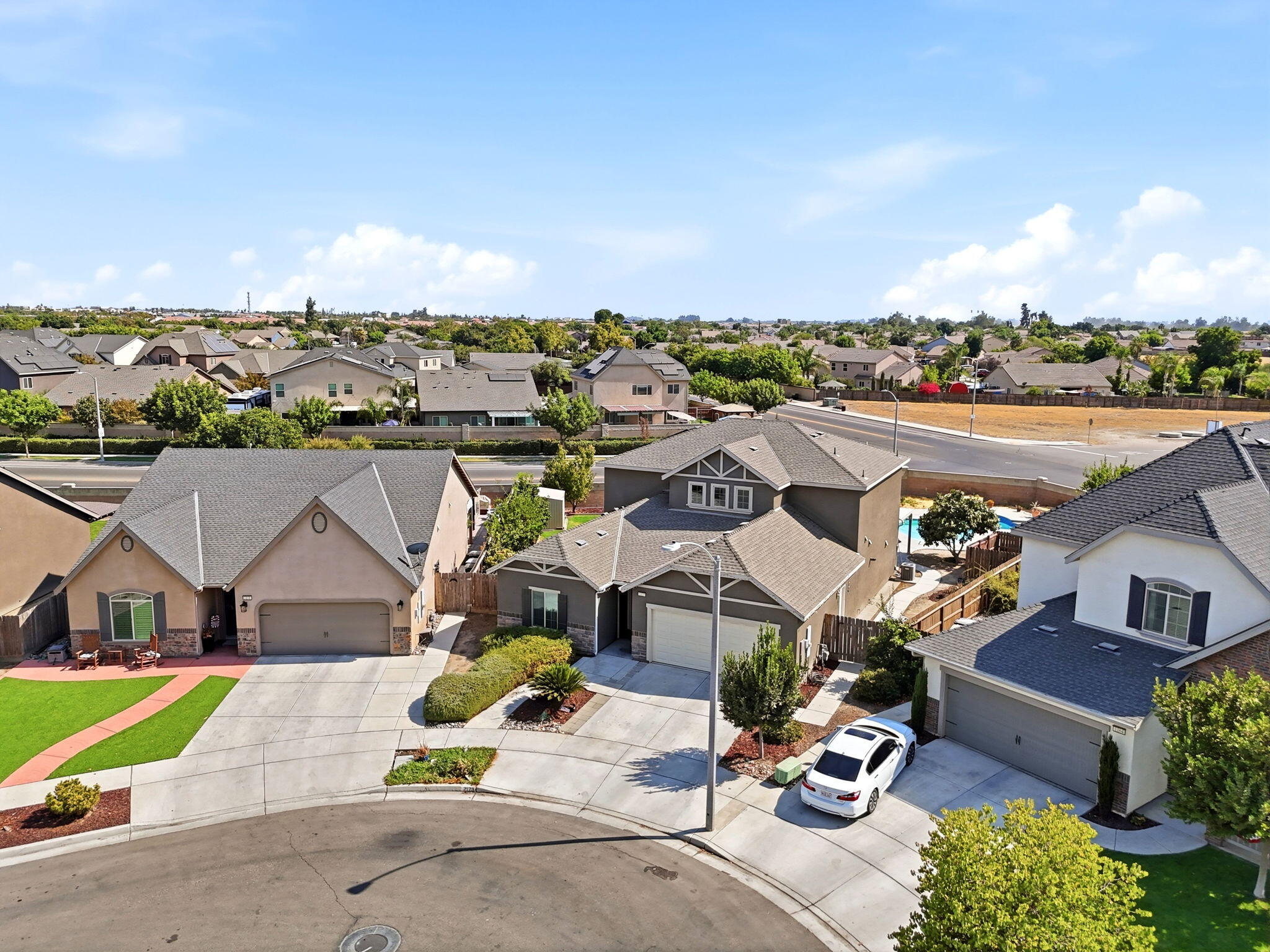 2123 W Hopkins Way, Hanford, CA 93230