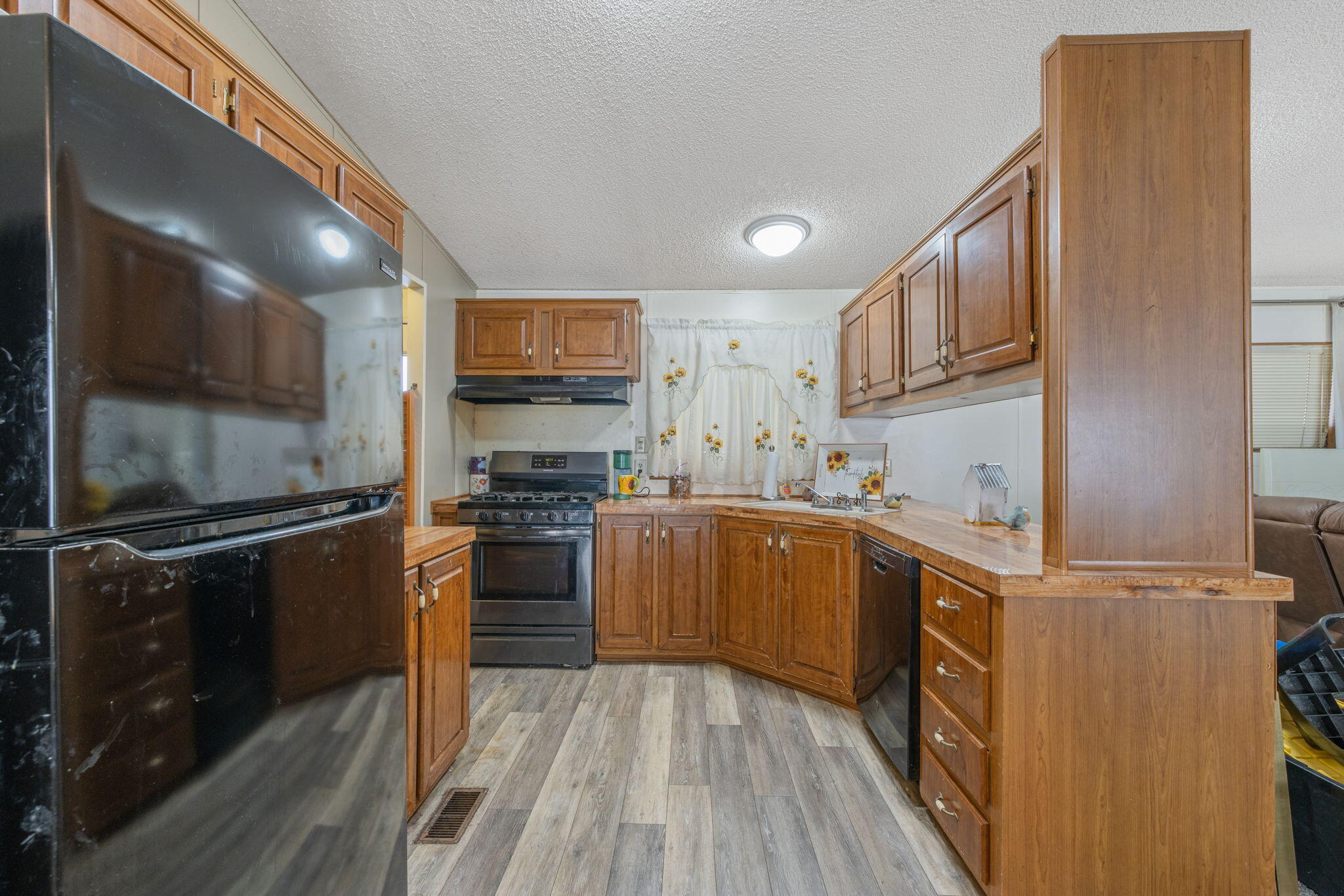 415 N Akers St, Visalia, CA 93291