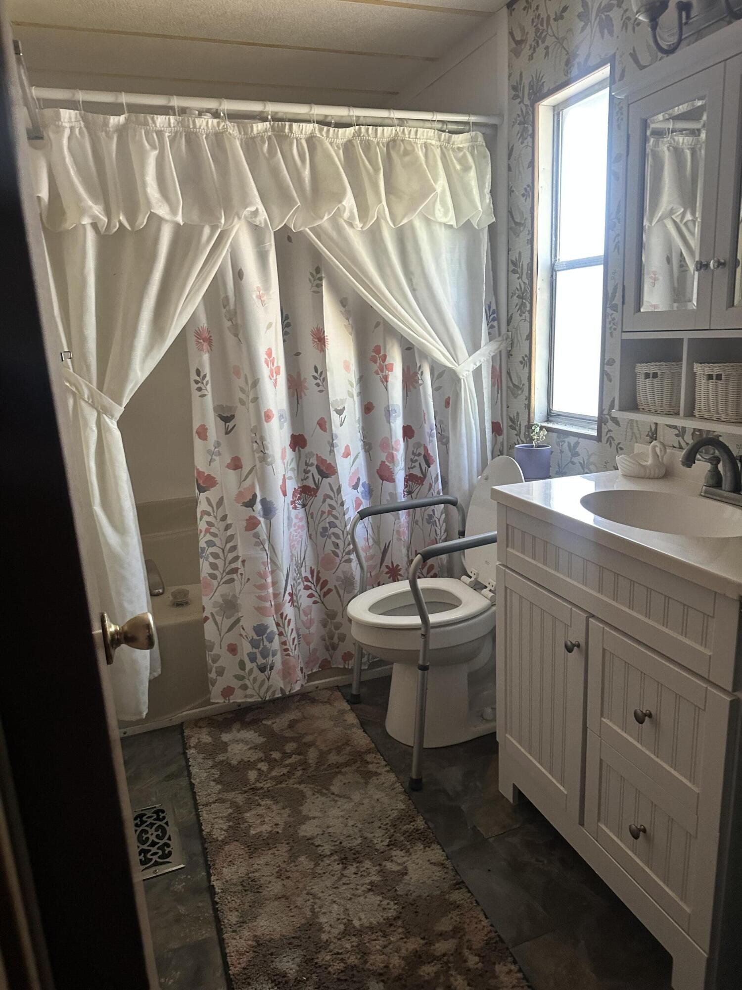 314 Albert Ave #113, Exeter, CA 93221