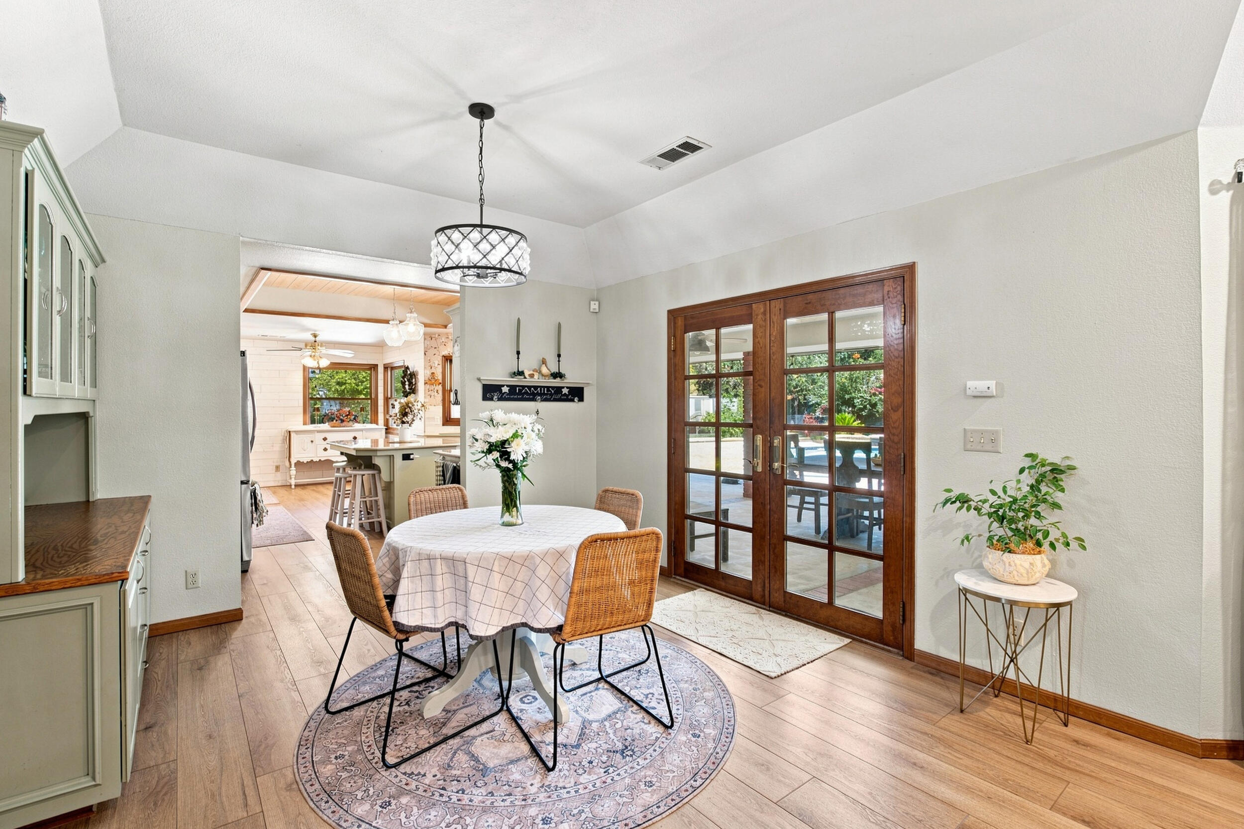 102 W Solar Dr, Hanford, CA 93230