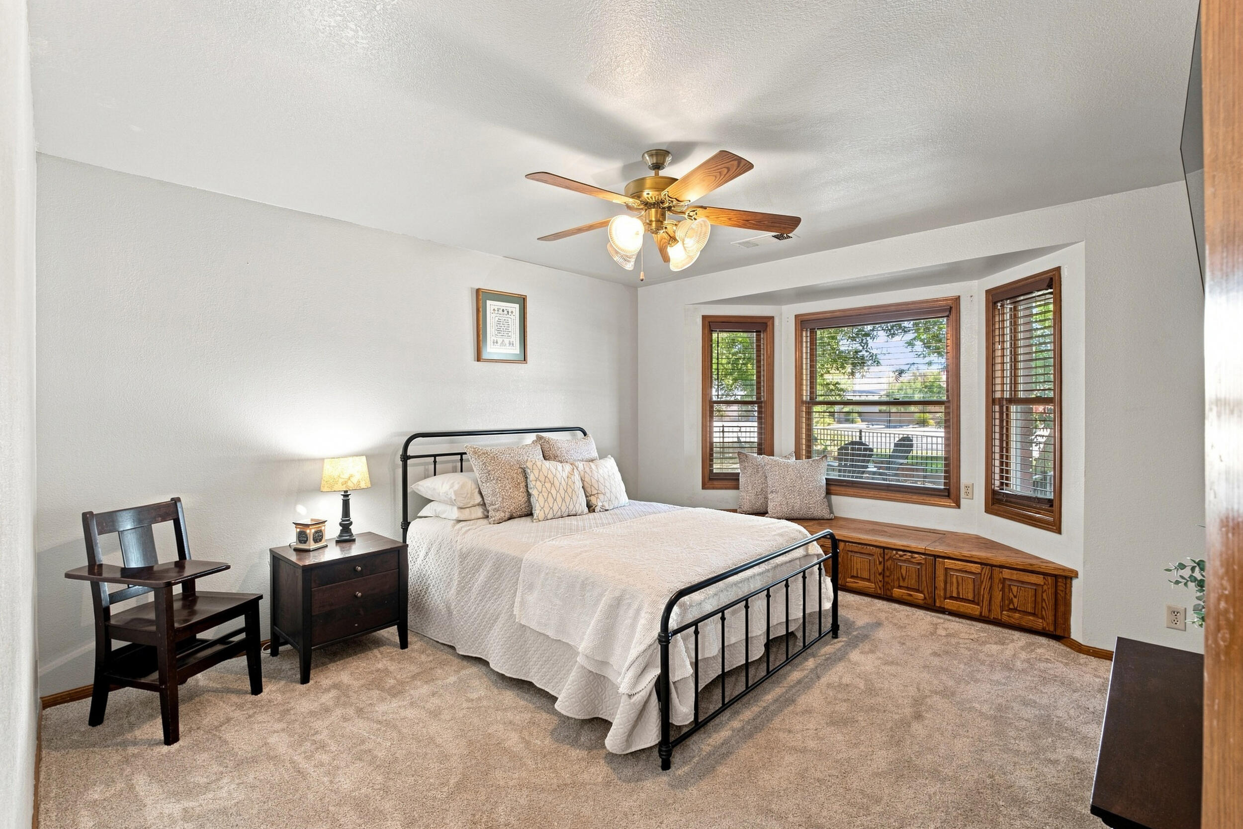 102 W Solar Dr, Hanford, CA 93230