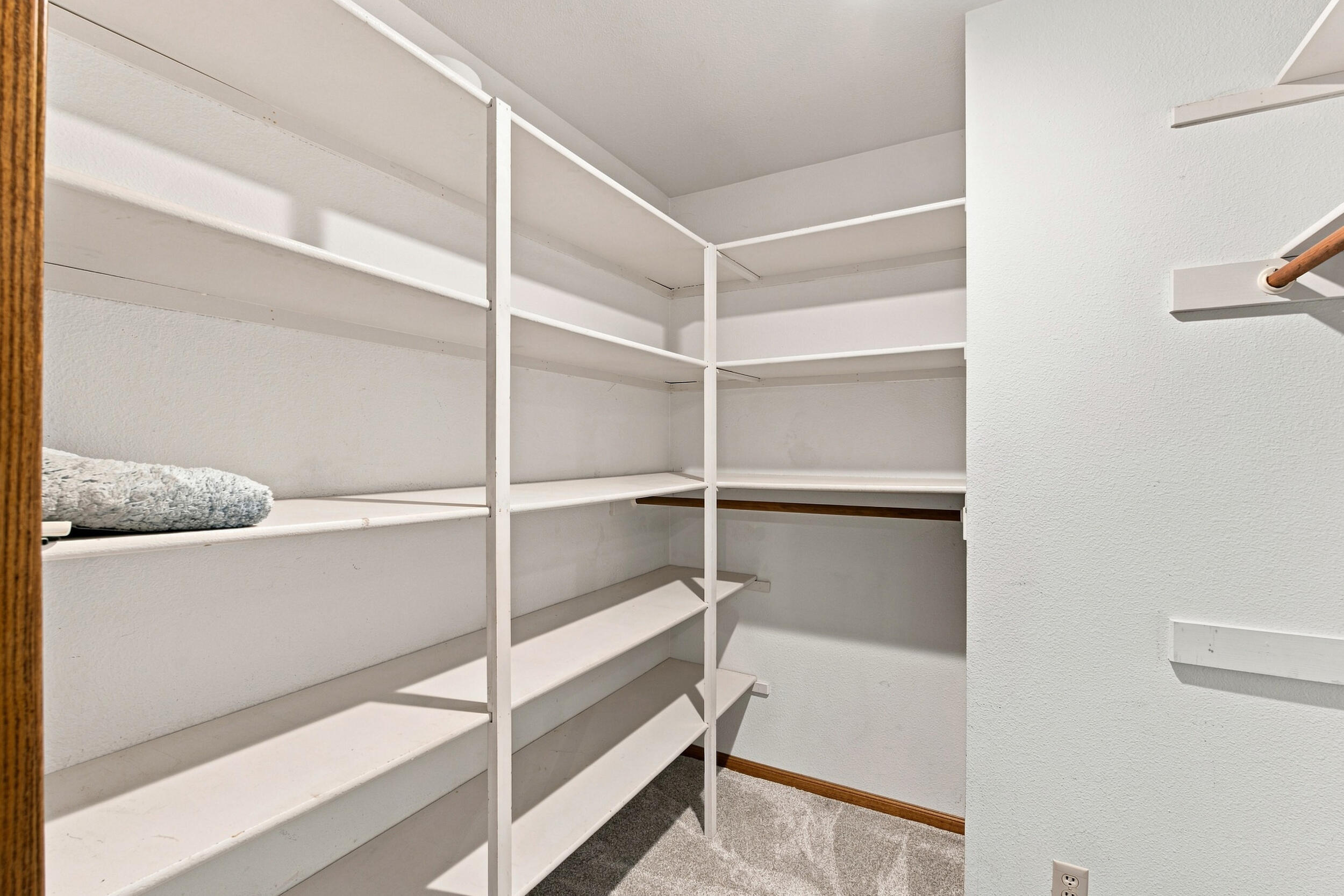102 W Solar Dr, Hanford, CA 93230