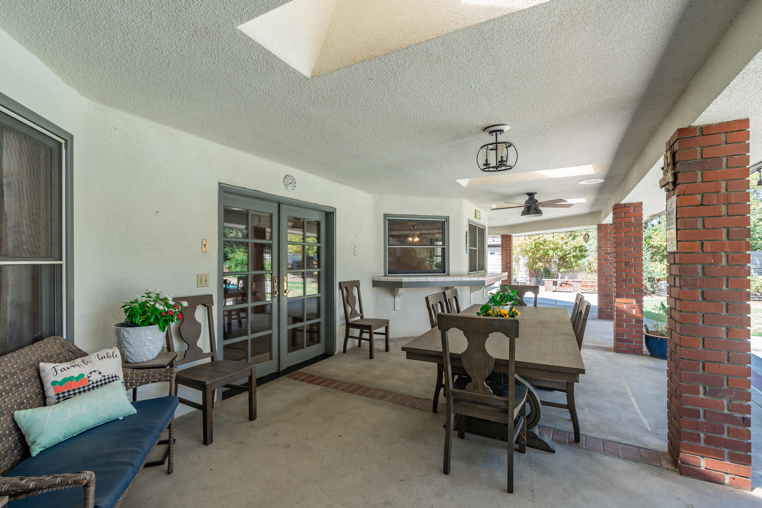 102 W Solar Dr, Hanford, CA 93230