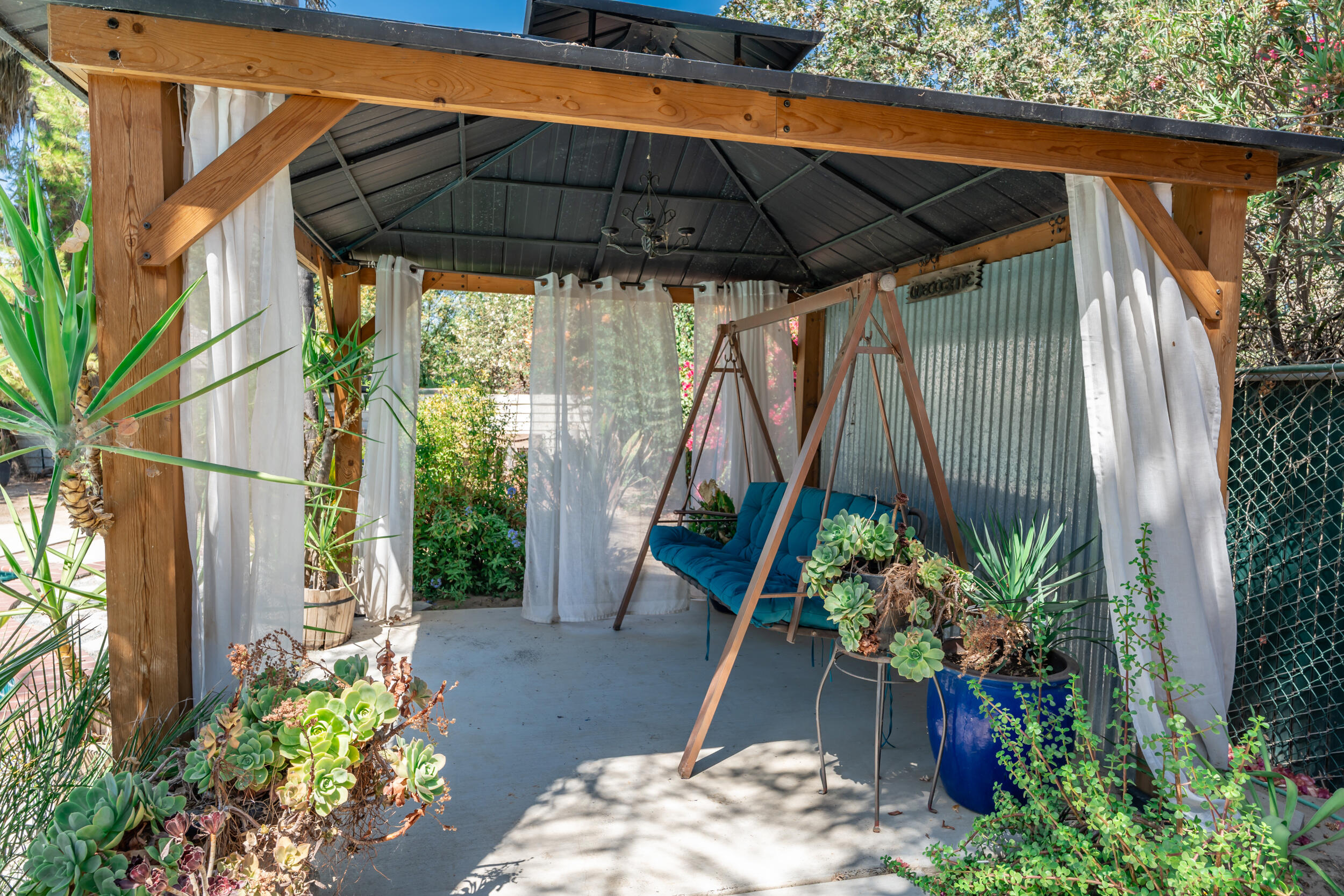 102 W Solar Dr, Hanford, CA 93230