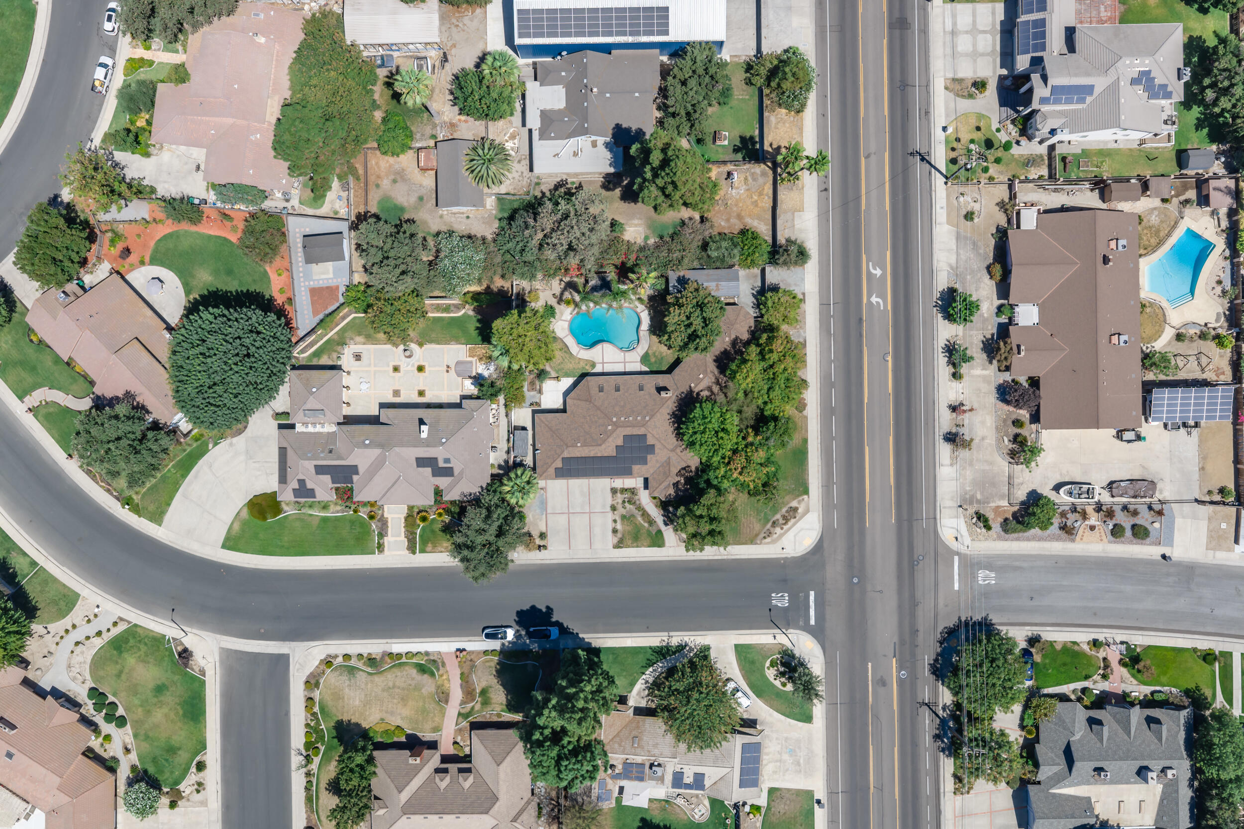 102 W Solar Dr, Hanford, CA 93230