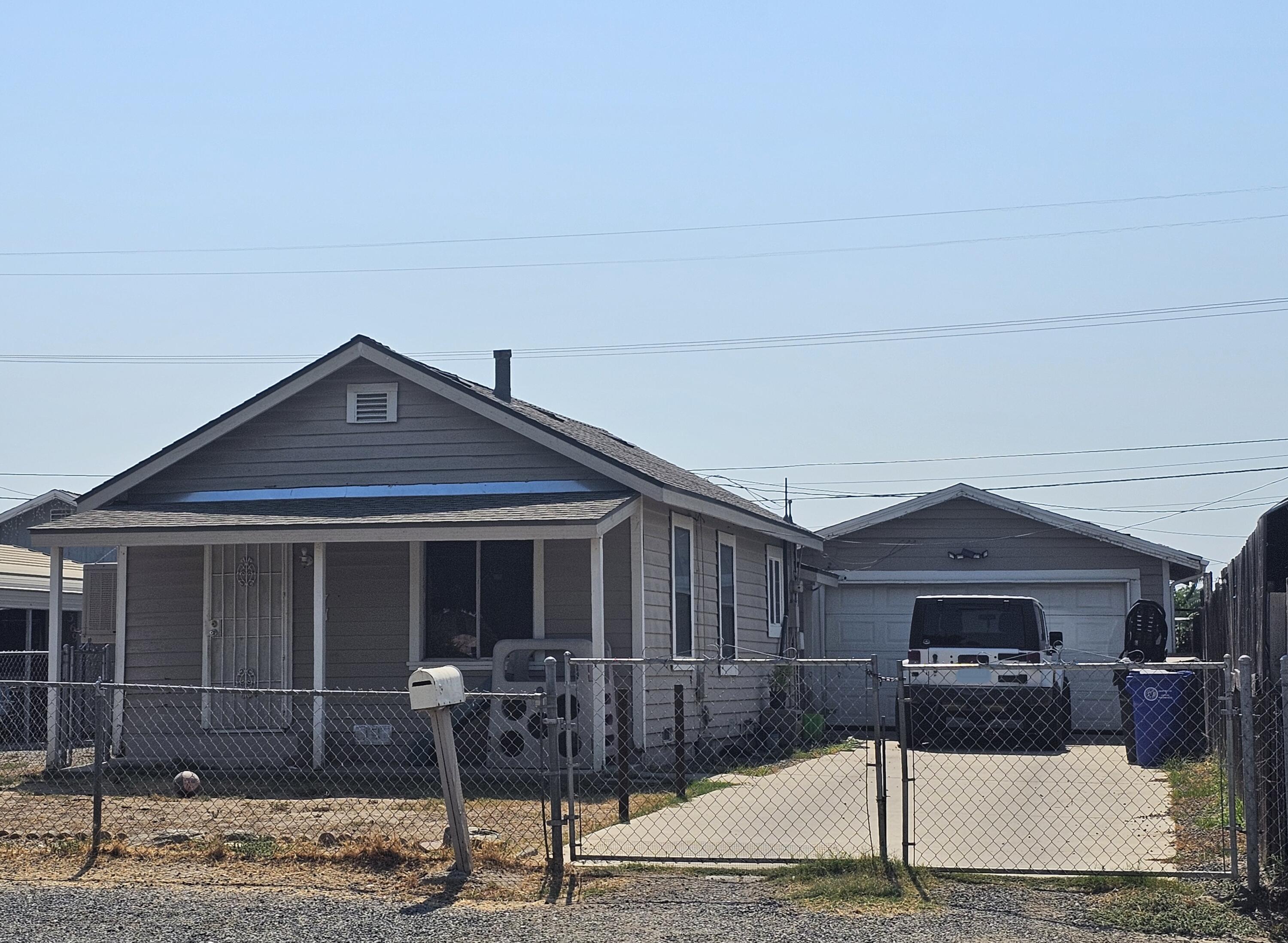 371 N Westside St, Porterville, CA 93257