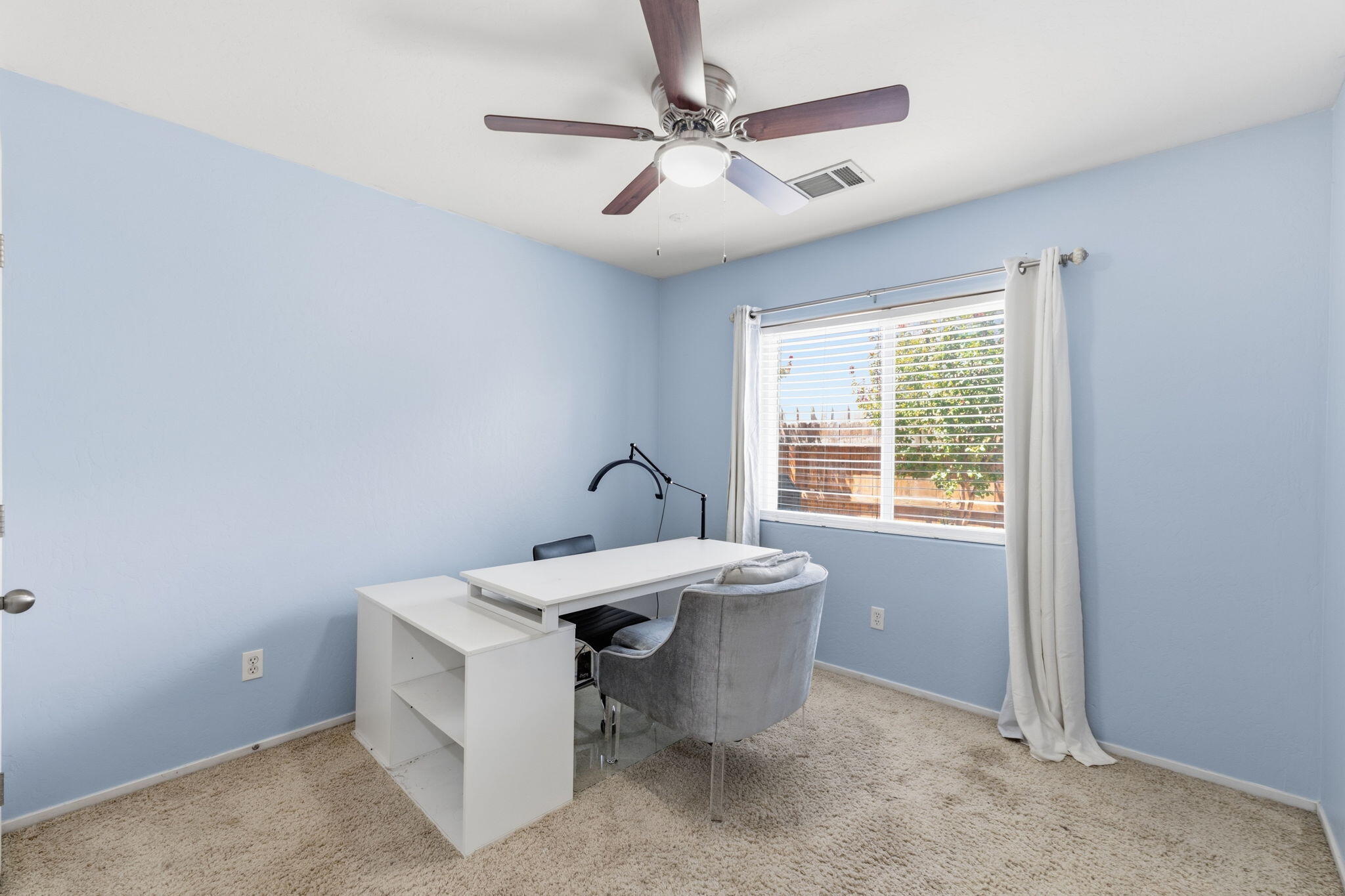929 W Elkhorn Ct, Visalia, CA 93277