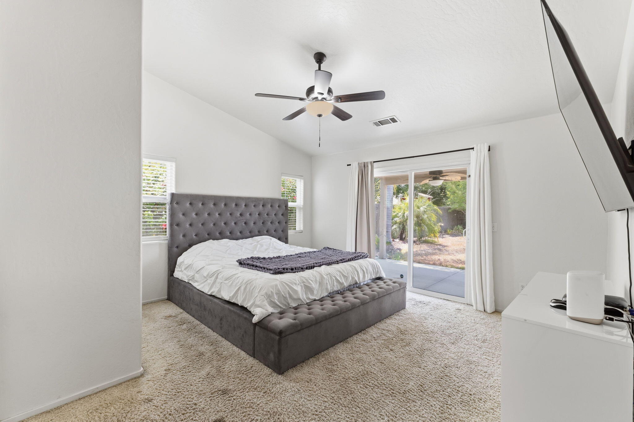 929 W Elkhorn Ct, Visalia, CA 93277