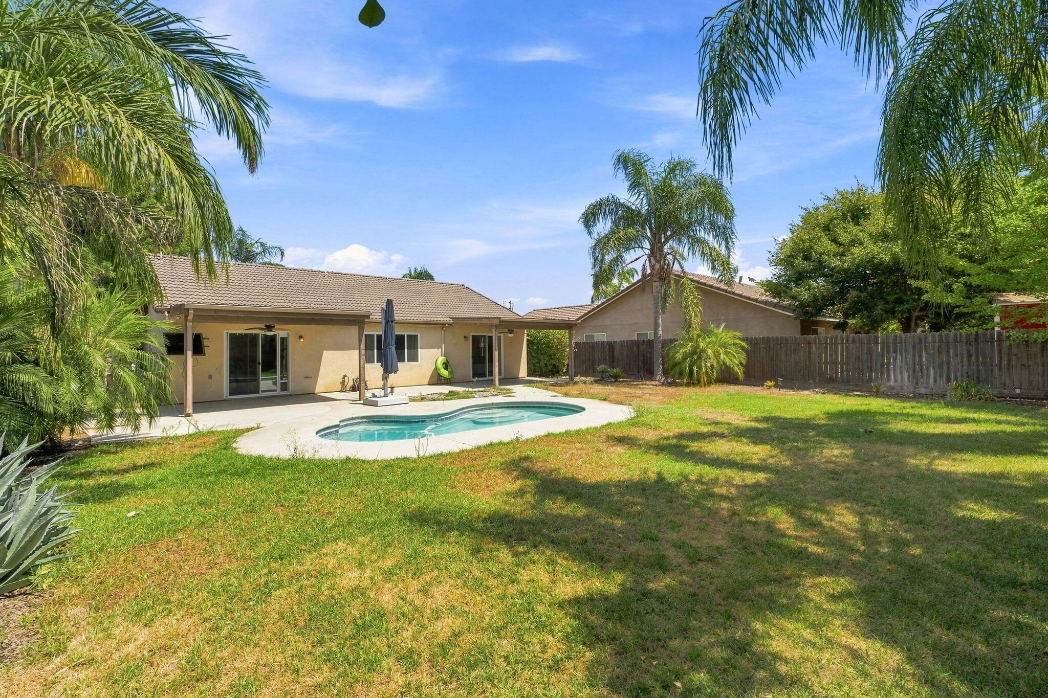 929 W Elkhorn Ct, Visalia, CA 93277
