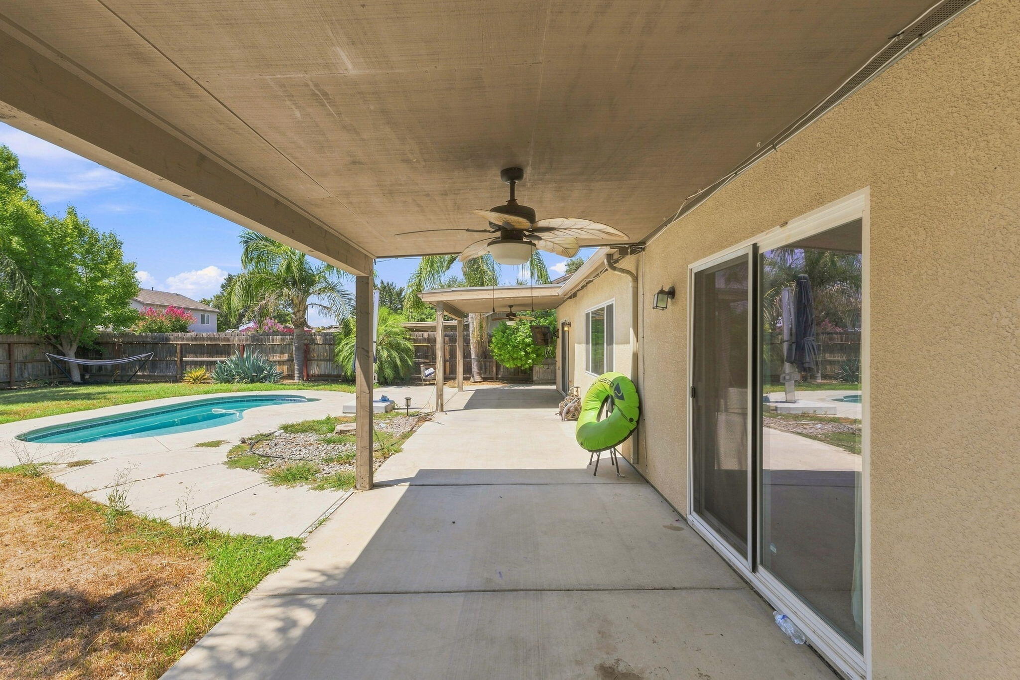 929 W Elkhorn Ct, Visalia, CA 93277