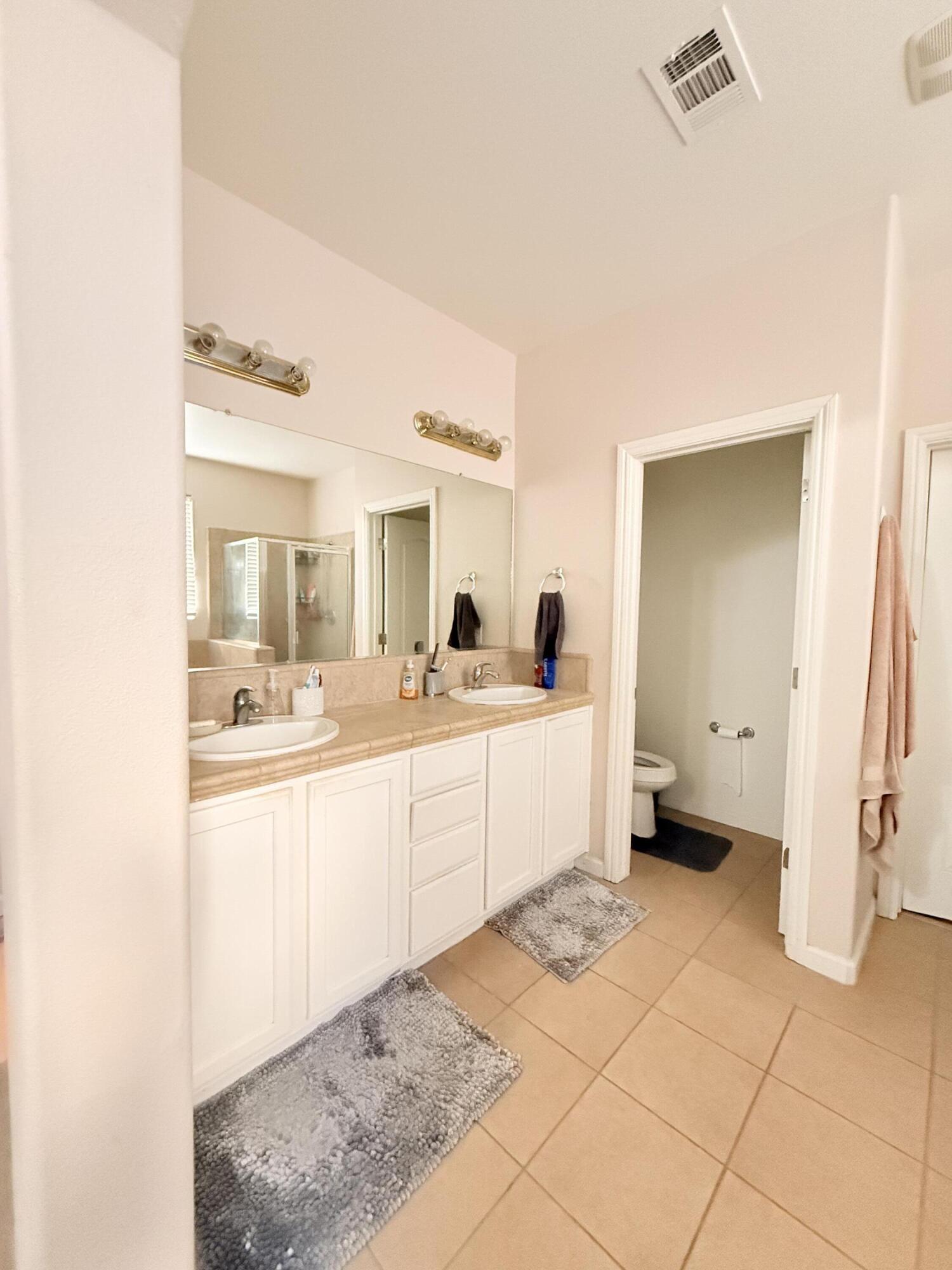 4317 E Cambridge Ave, Visalia, CA 93292