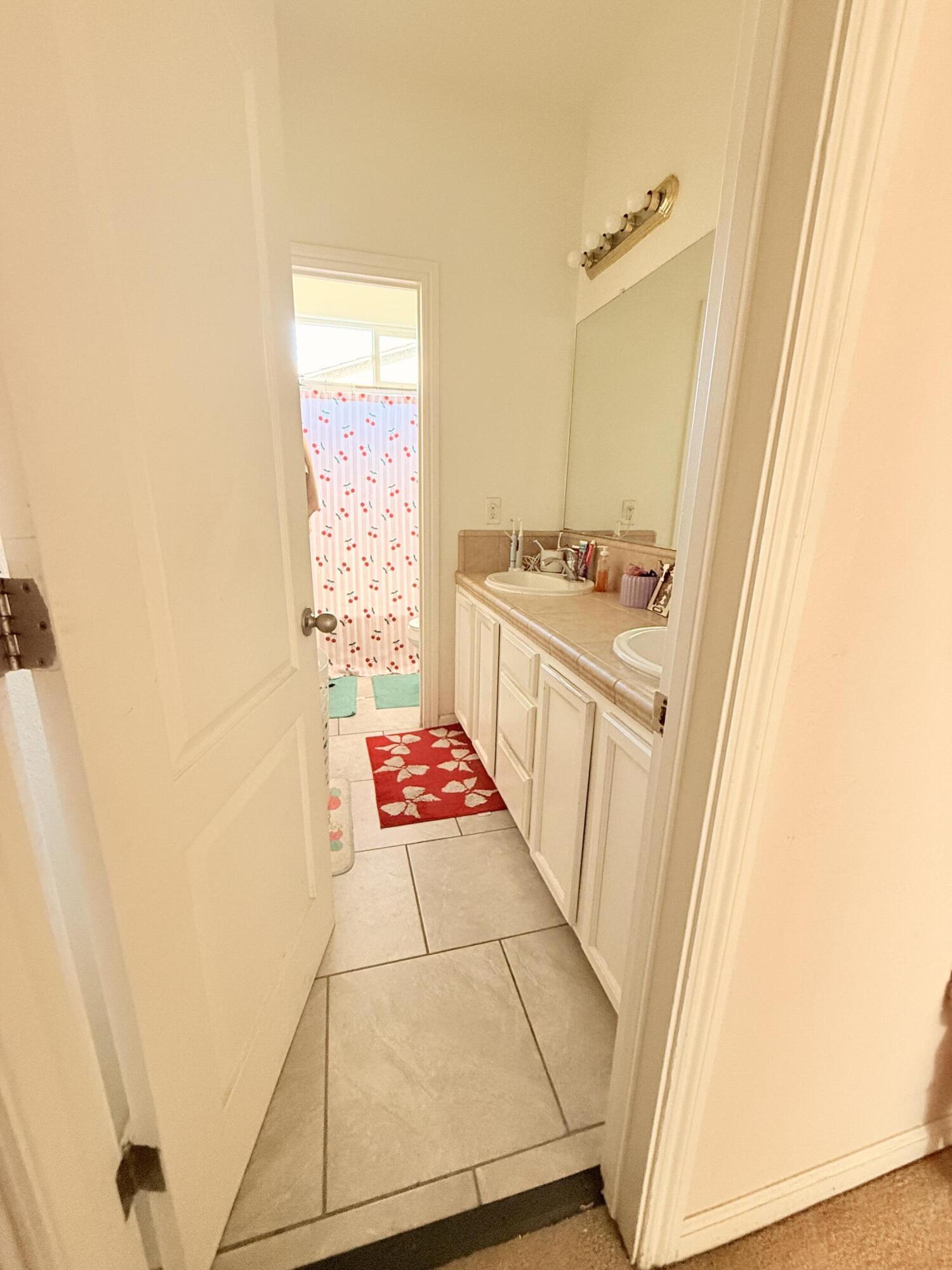 4317 E Cambridge Ave, Visalia, CA 93292