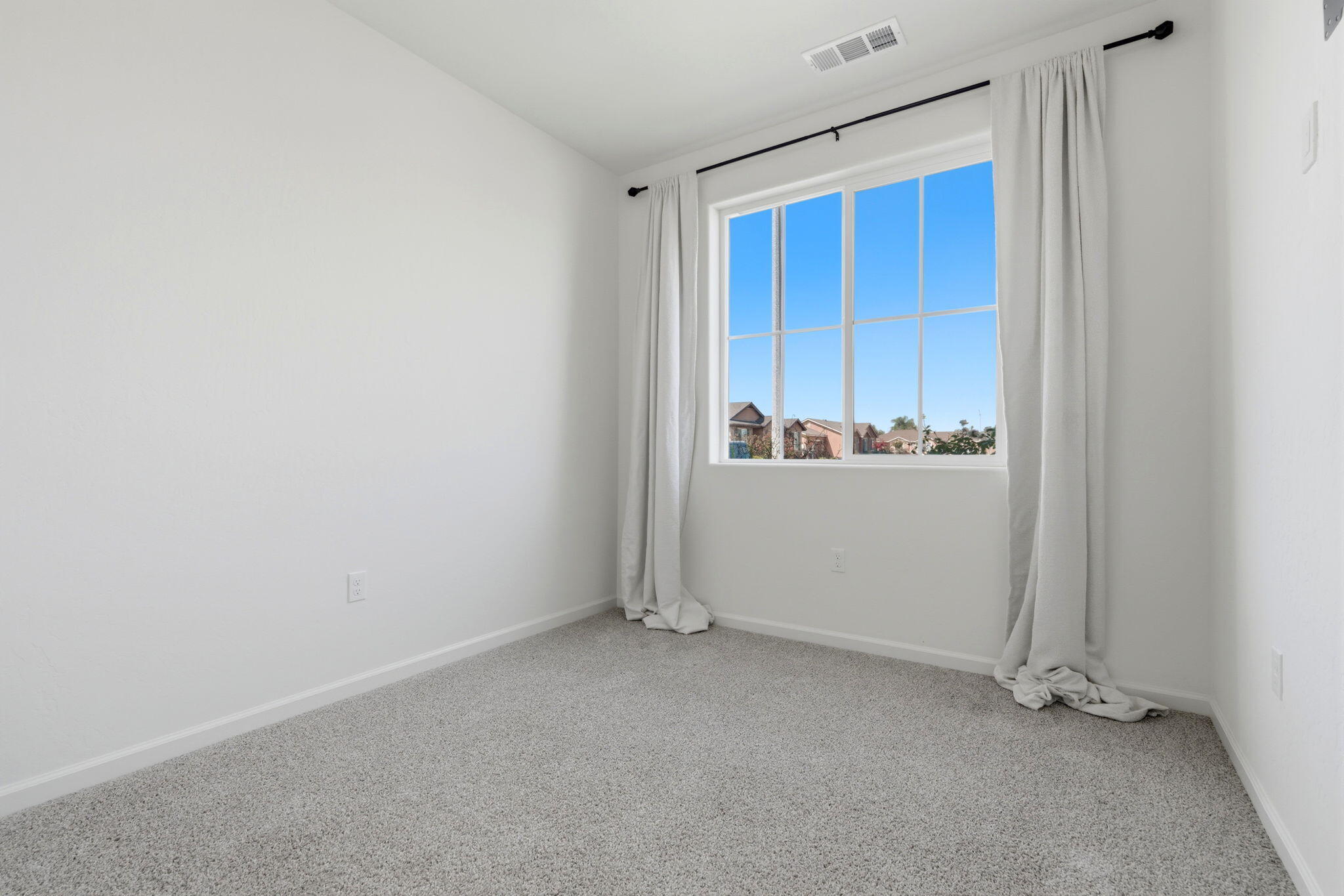 3050 Seymour St, Tulare, CA 93274