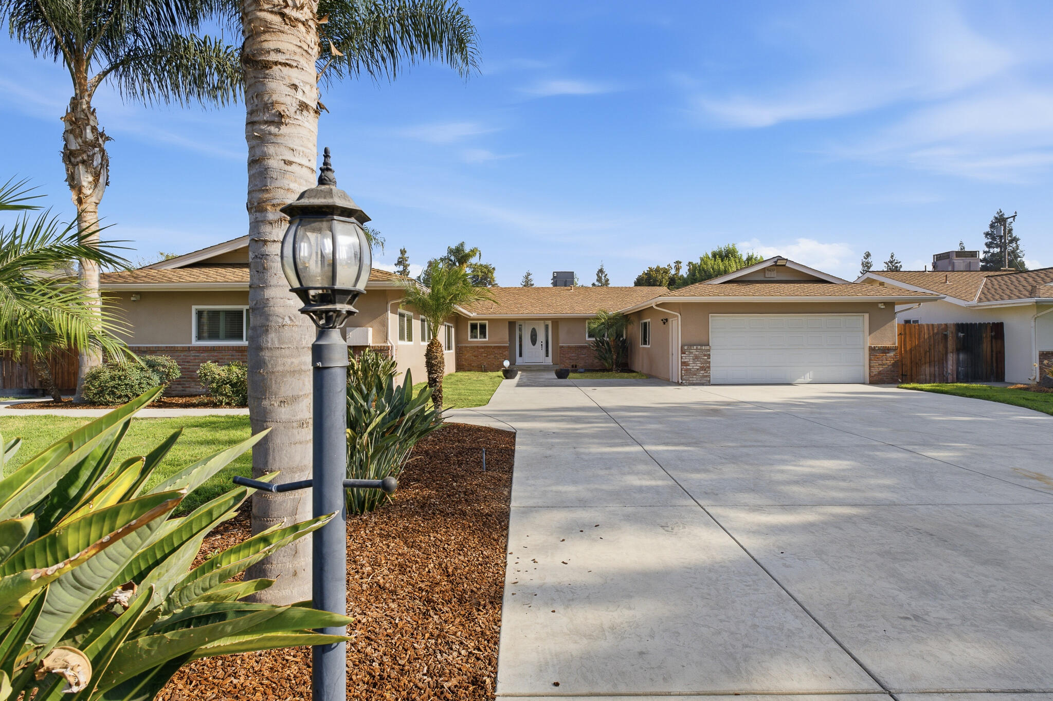908 N Beatrice Dr, Tulare, CA 93274