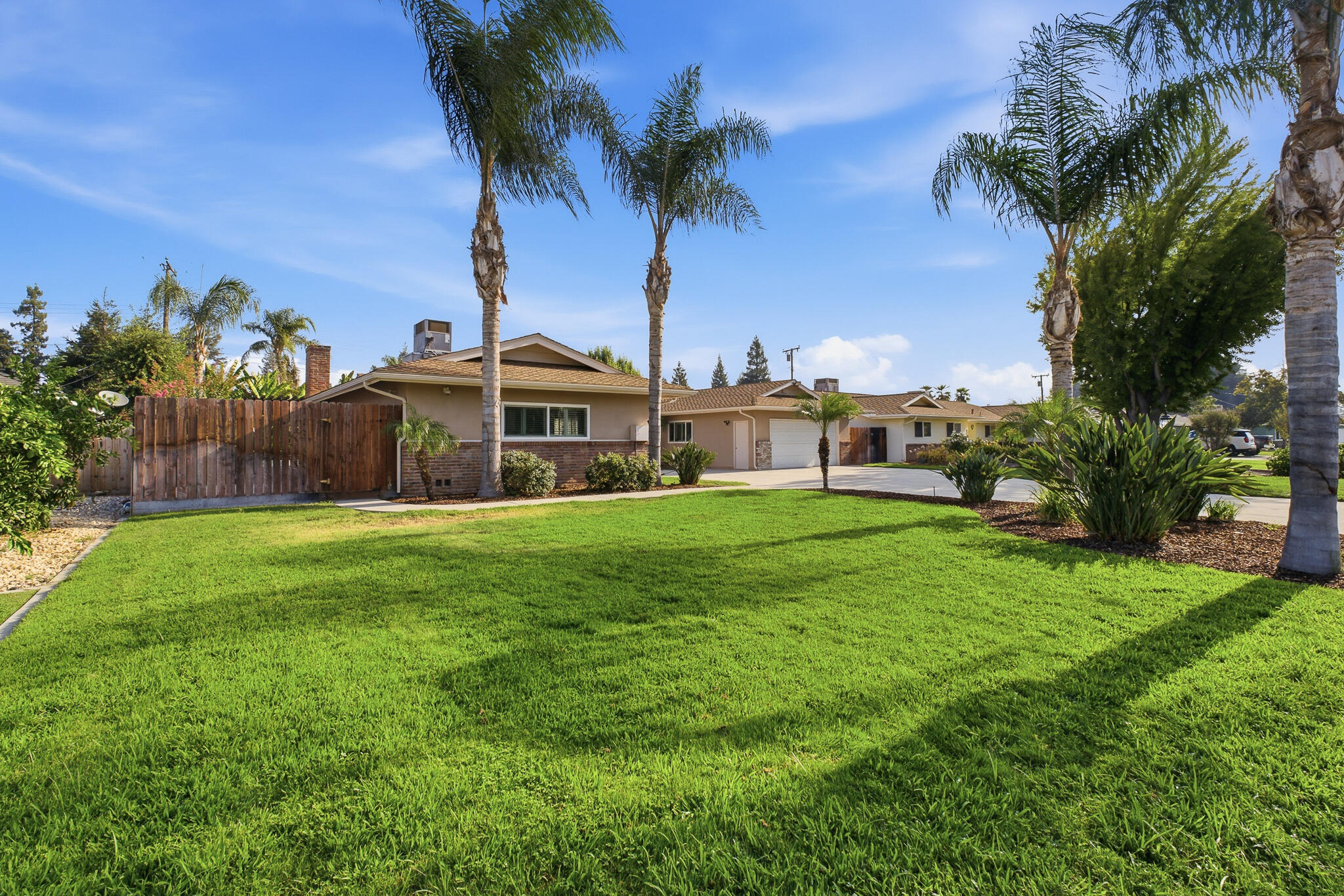 908 N Beatrice Dr, Tulare, CA 93274