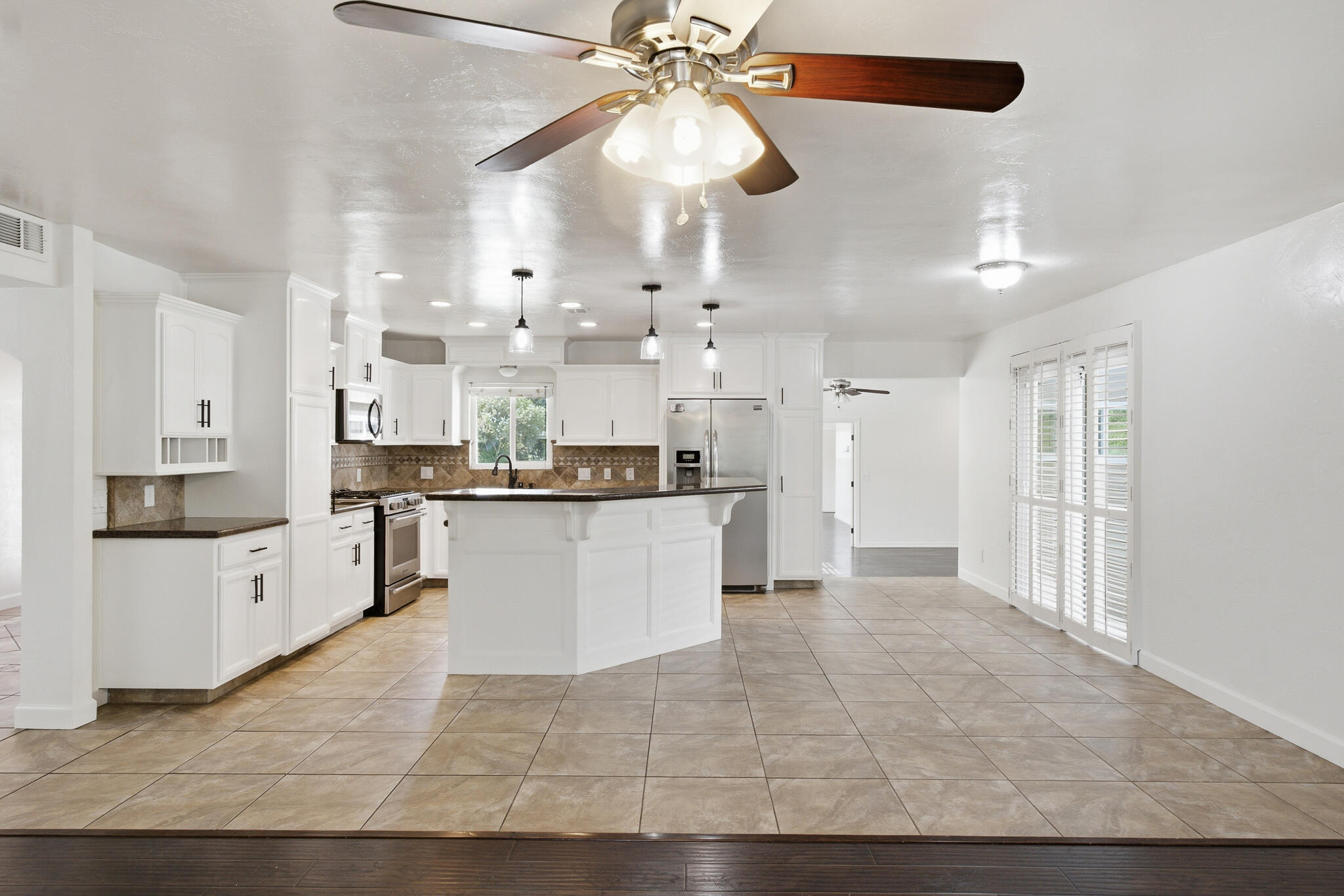 908 N Beatrice Dr, Tulare, CA 93274