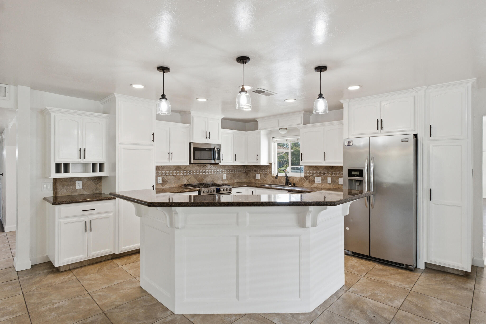 908 N Beatrice Dr, Tulare, CA 93274