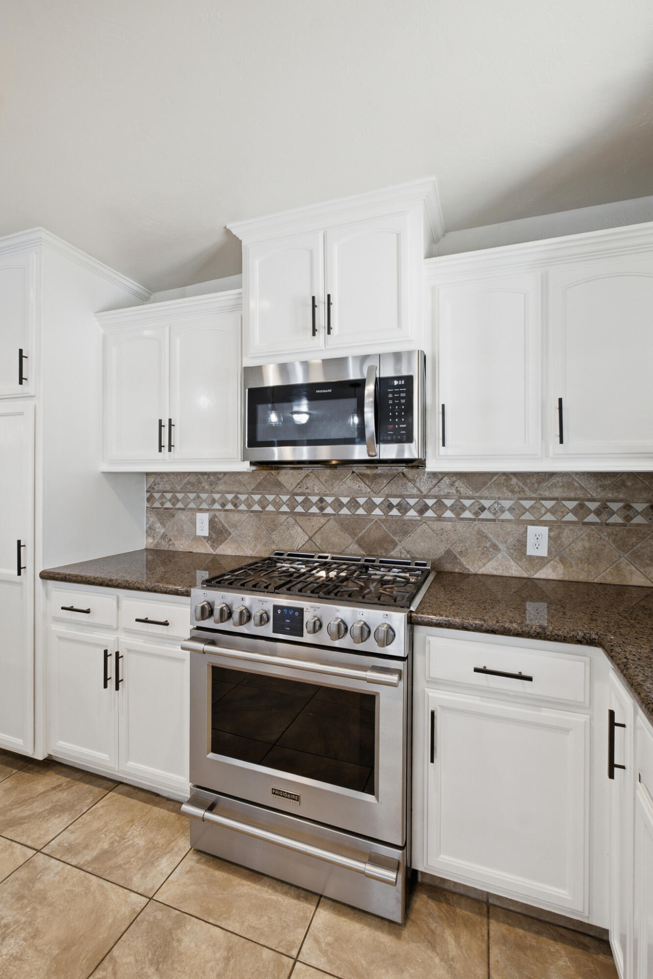 908 N Beatrice Dr, Tulare, CA 93274