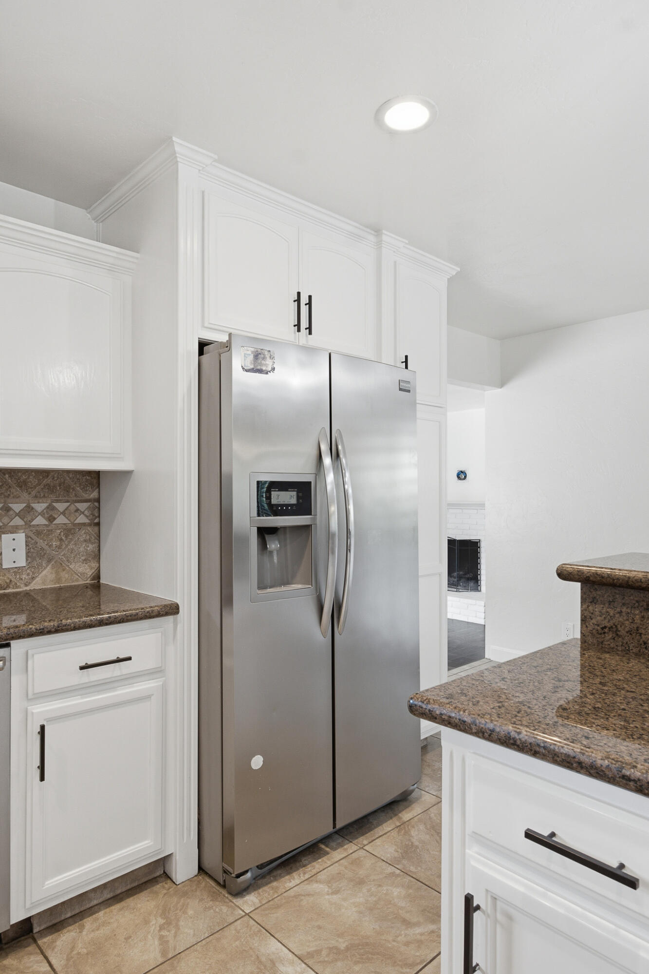 908 N Beatrice Dr, Tulare, CA 93274