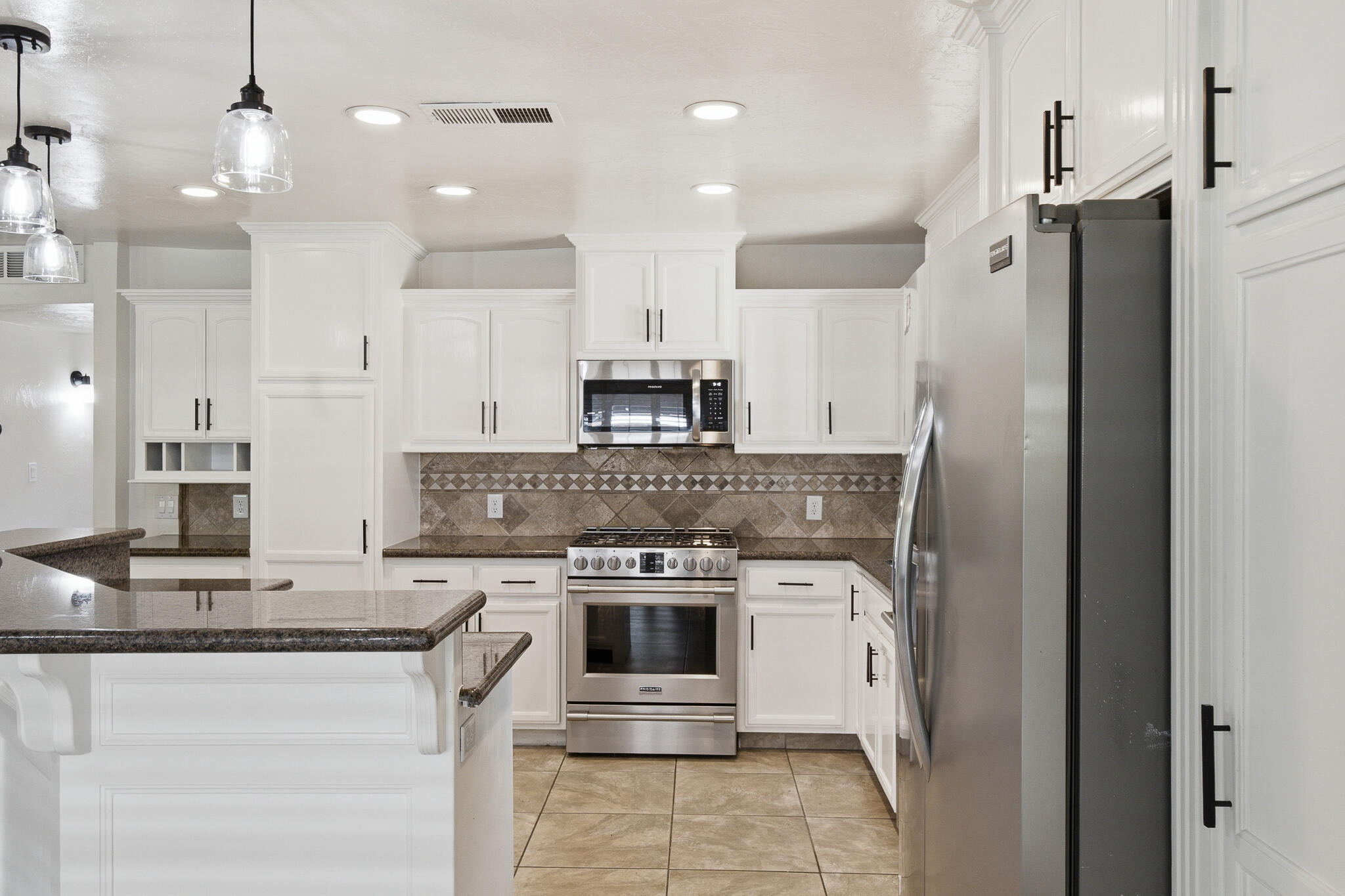 908 N Beatrice Dr, Tulare, CA 93274