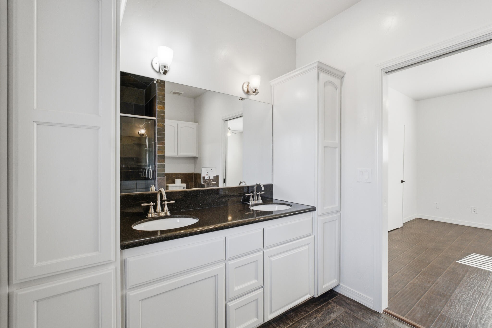 908 N Beatrice Dr, Tulare, CA 93274