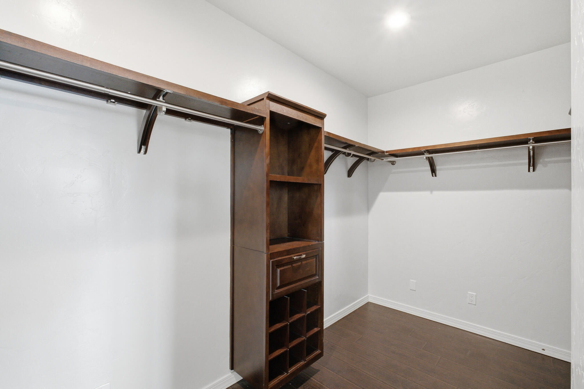 908 N Beatrice Dr, Tulare, CA 93274