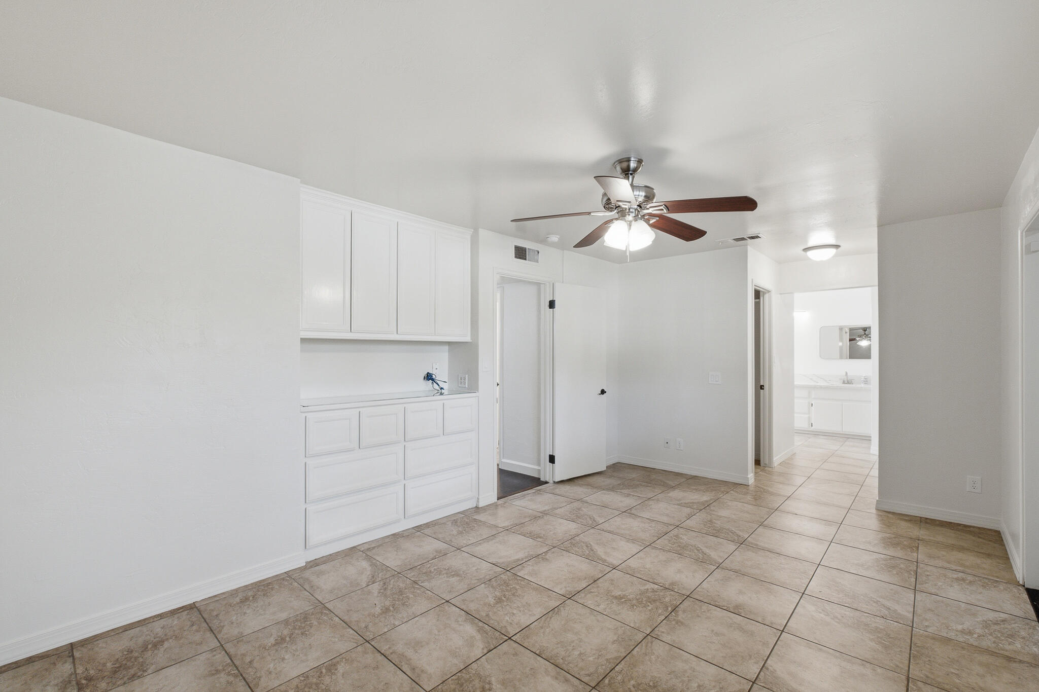 908 N Beatrice Dr, Tulare, CA 93274