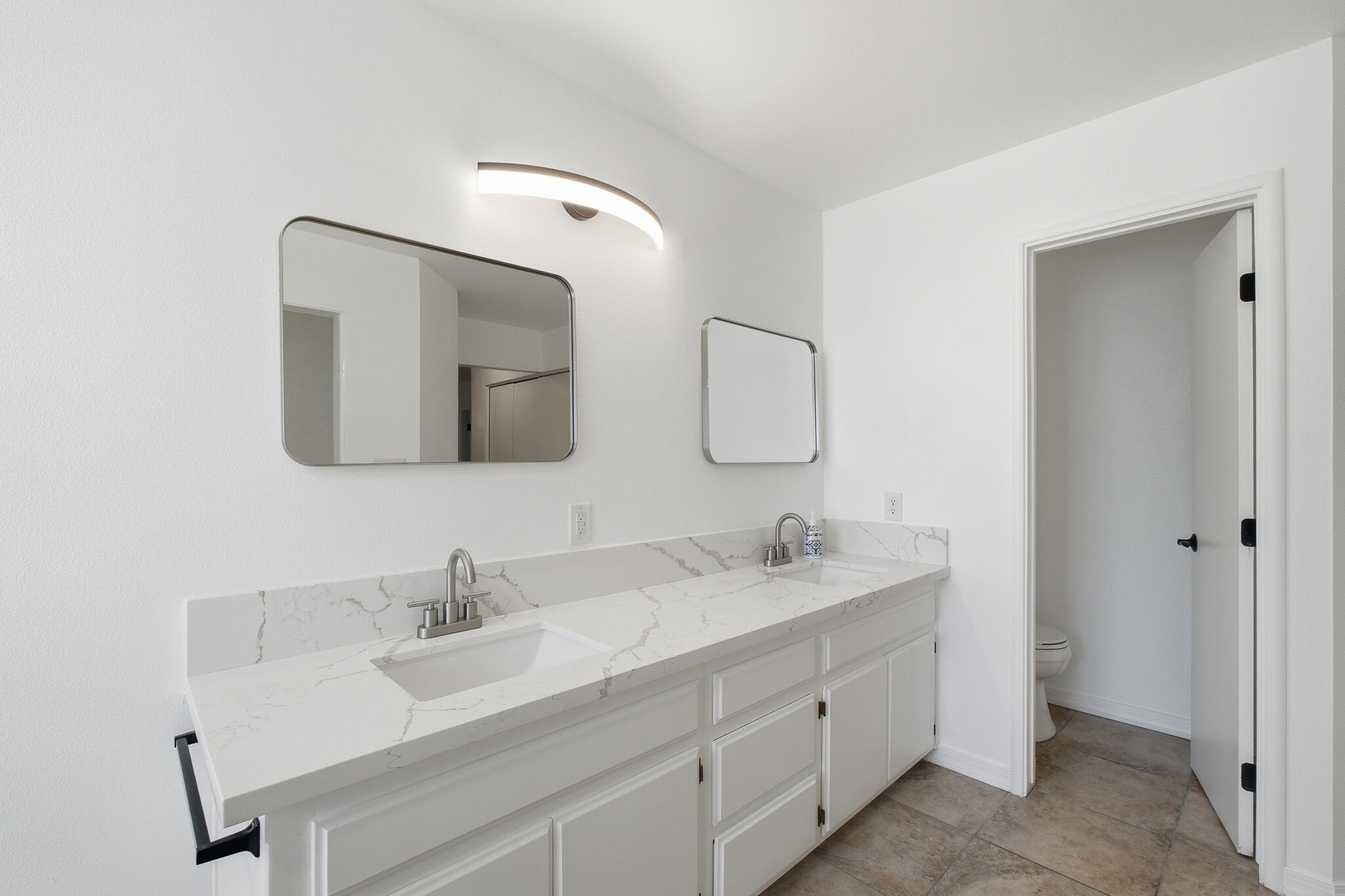 908 N Beatrice Dr, Tulare, CA 93274