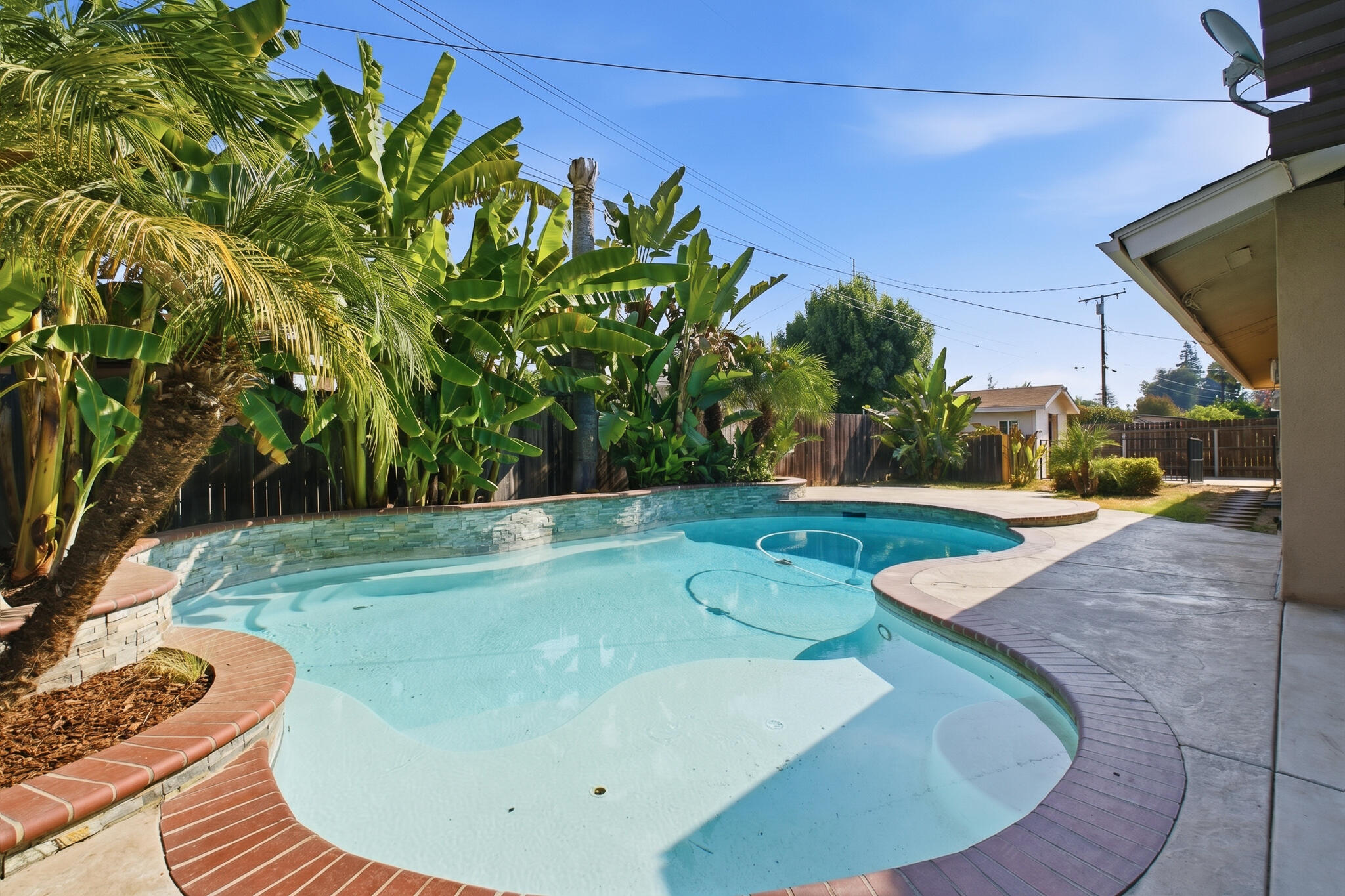 908 N Beatrice Dr, Tulare, CA 93274
