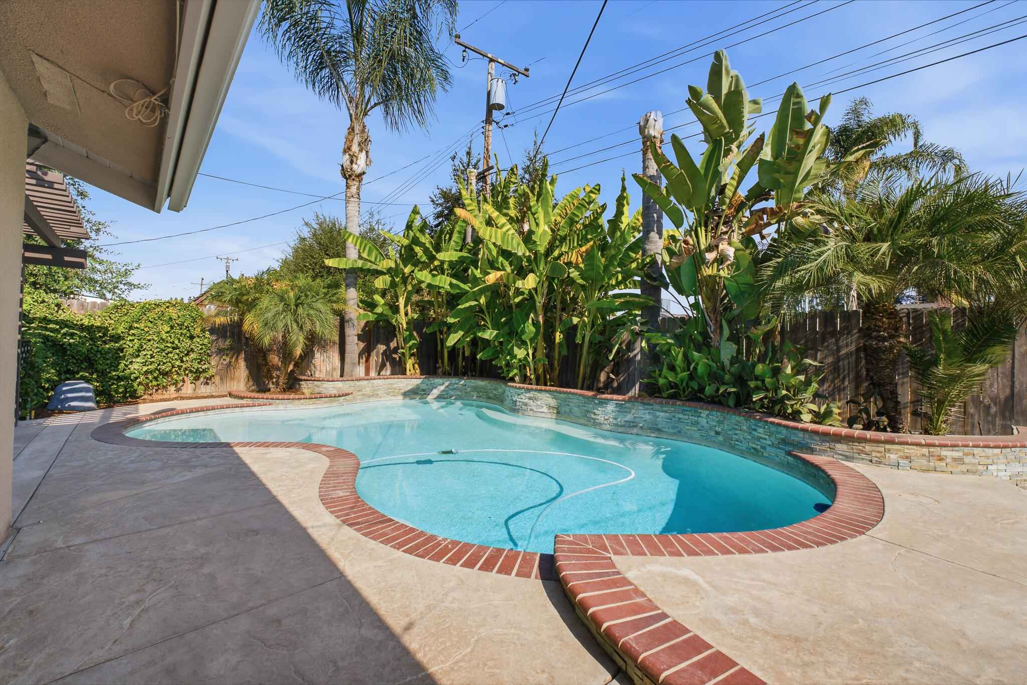 908 N Beatrice Dr, Tulare, CA 93274