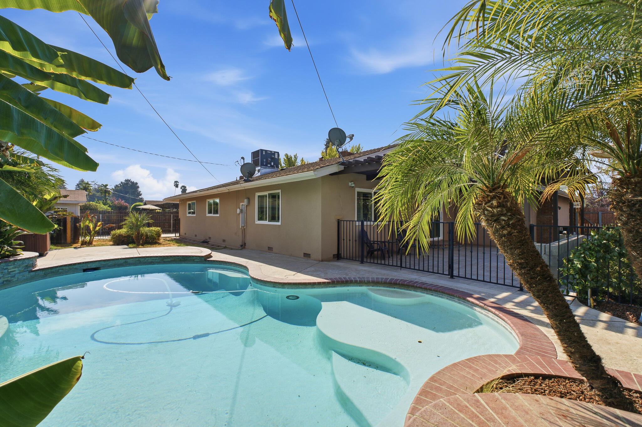 908 N Beatrice Dr, Tulare, CA 93274