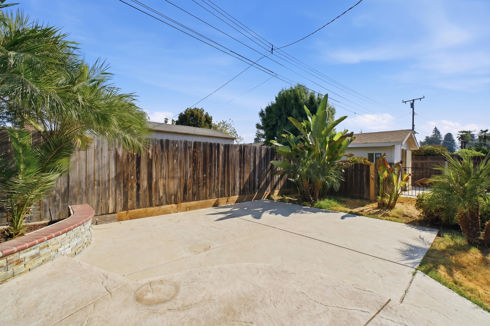 908 N Beatrice Dr, Tulare, CA 93274