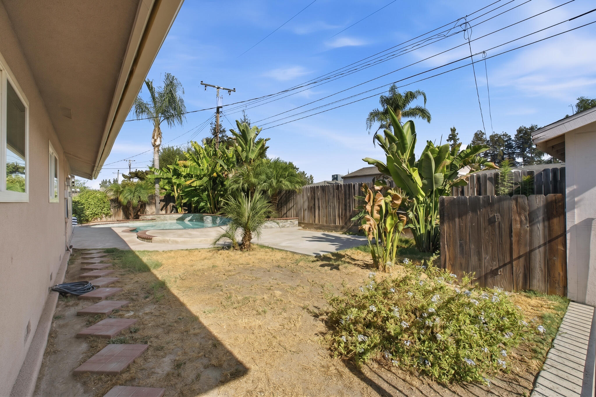 908 N Beatrice Dr, Tulare, CA 93274