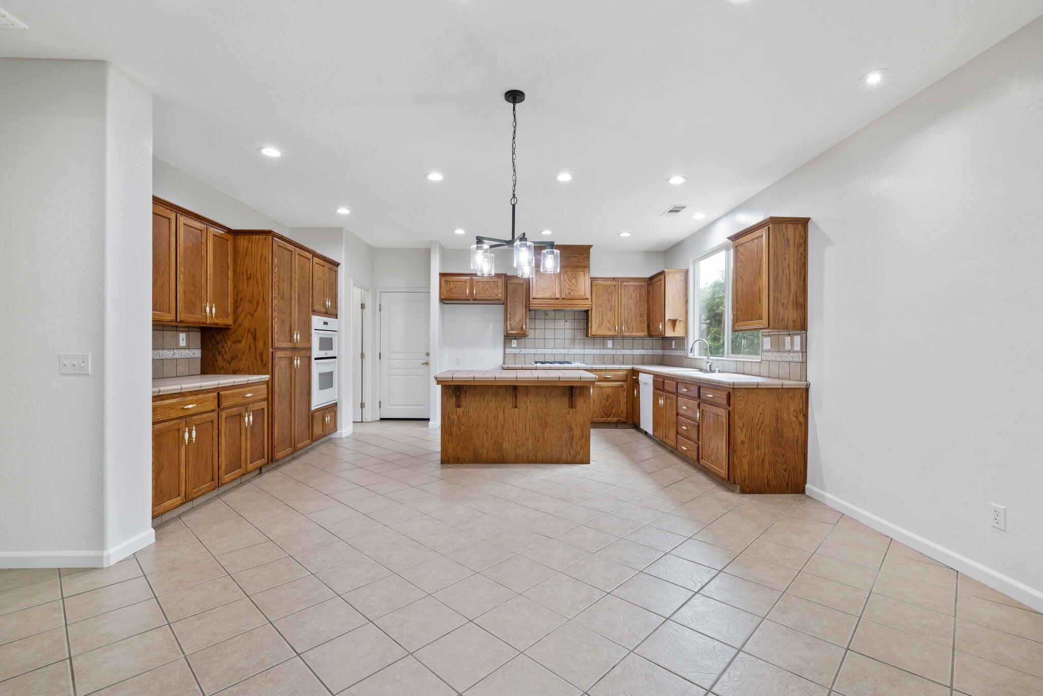 3011 S Tipton Ct, Visalia, CA 93292