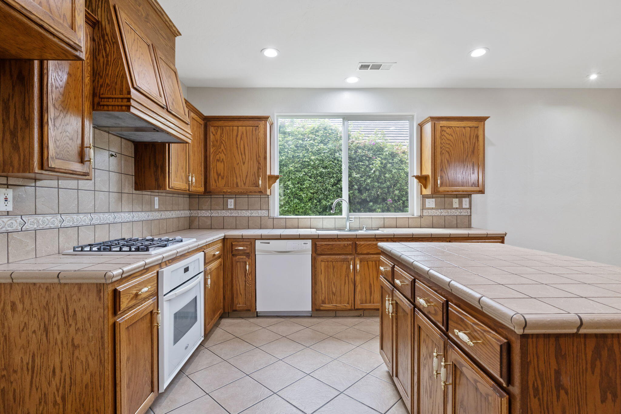 3011 S Tipton Ct, Visalia, CA 93292