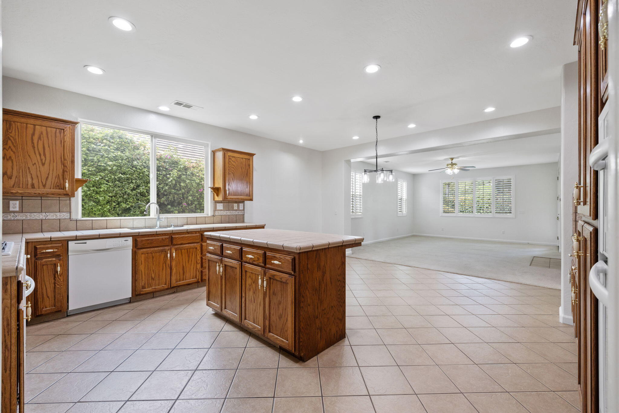 3011 S Tipton Ct, Visalia, CA 93292