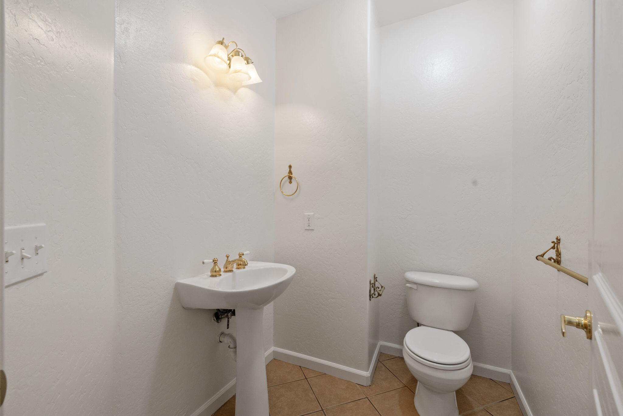 3011 S Tipton Ct, Visalia, CA 93292